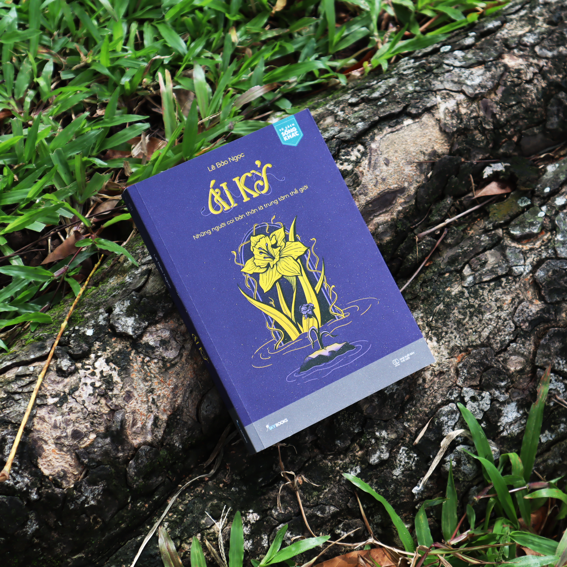 Ai Ky - Nhung Nguoi Coi Ban Than La Trung Tam The Gioi