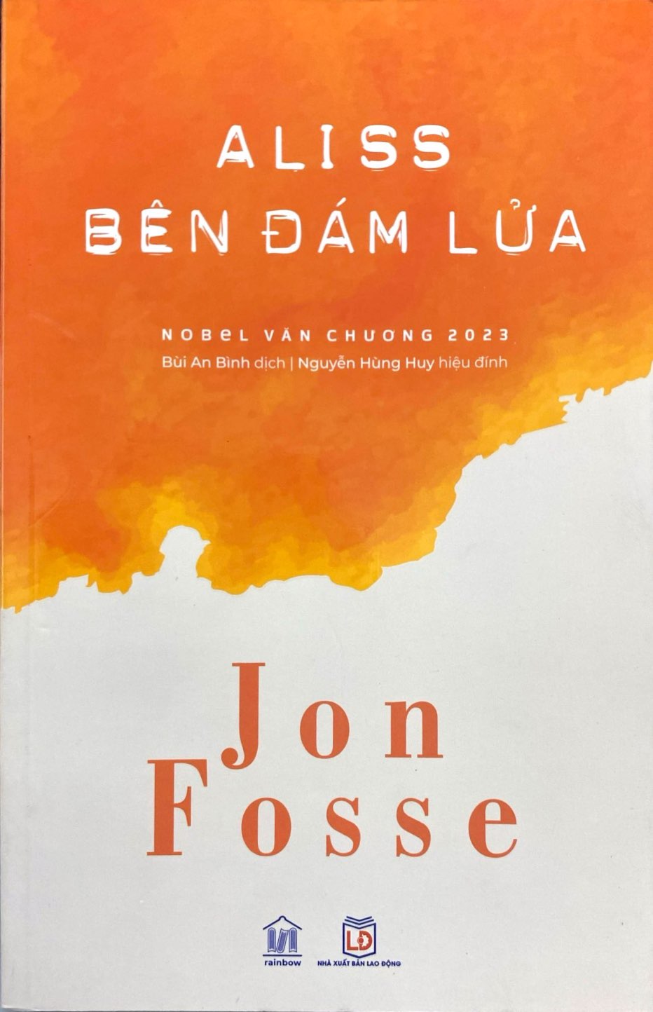 aliss bên đám lửa