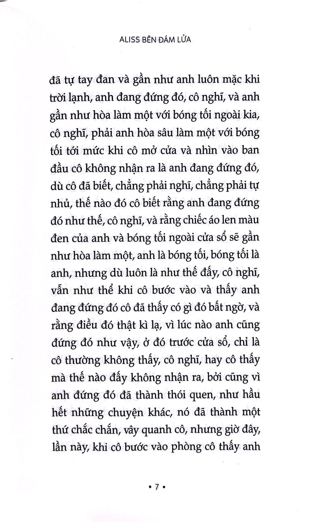 aliss bên đám lửa