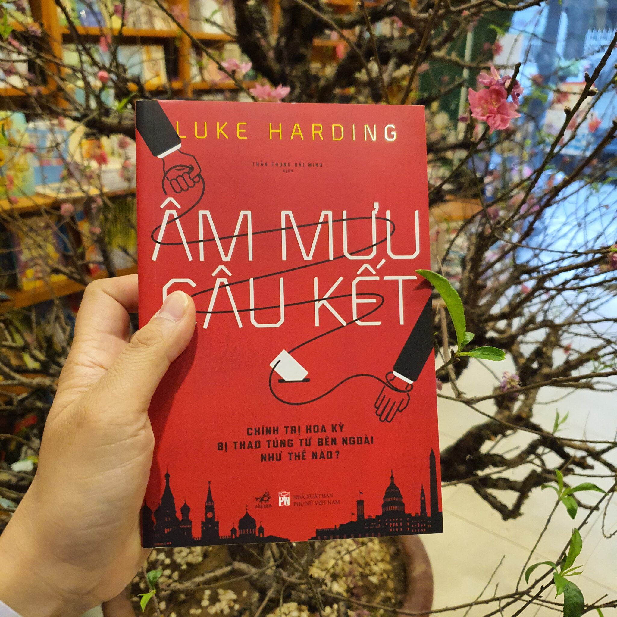 âm mưu câu kết - chính trị hoa kỳ bị thao túng từ bên ngoài như thế nào?