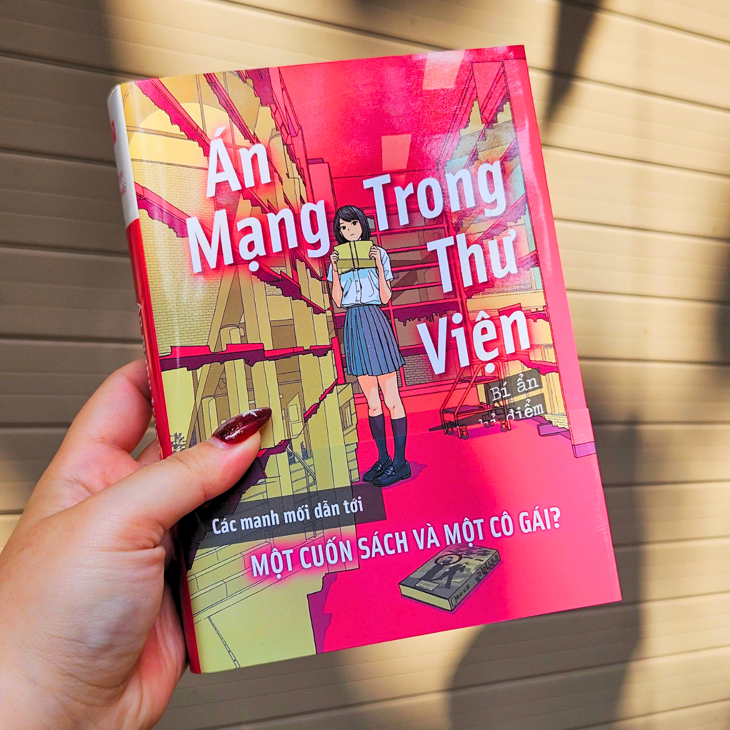 An Mang Trong Thu Vien - Bi An Loi Chi Diem Dam Mau - Tang Kem Obi + Bookmark