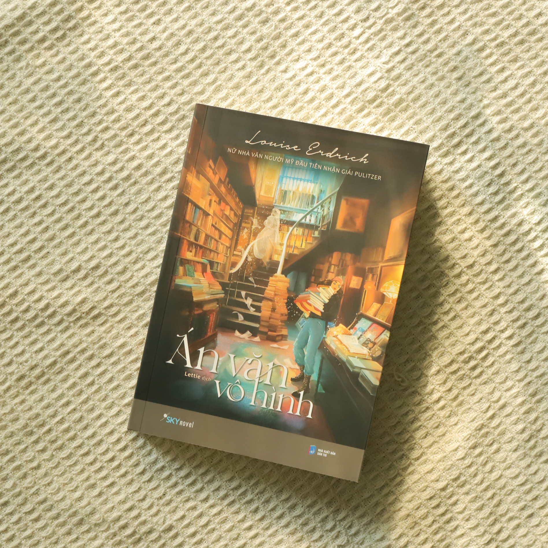 án văn vô hình - tặng kèm bookmark bế khuôn + postcard