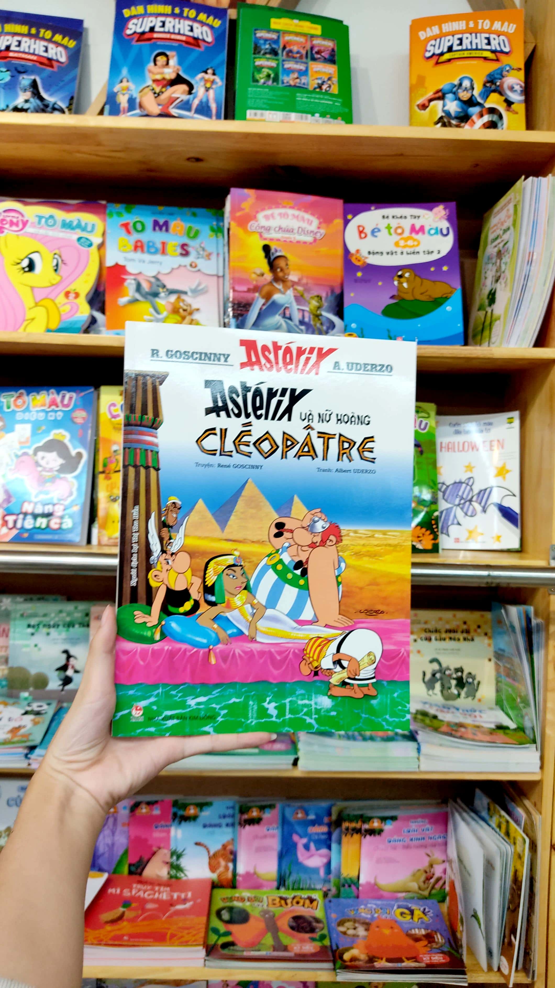 asterix - astérix và nữ hoàng cléopâtre (tái bản 2023)