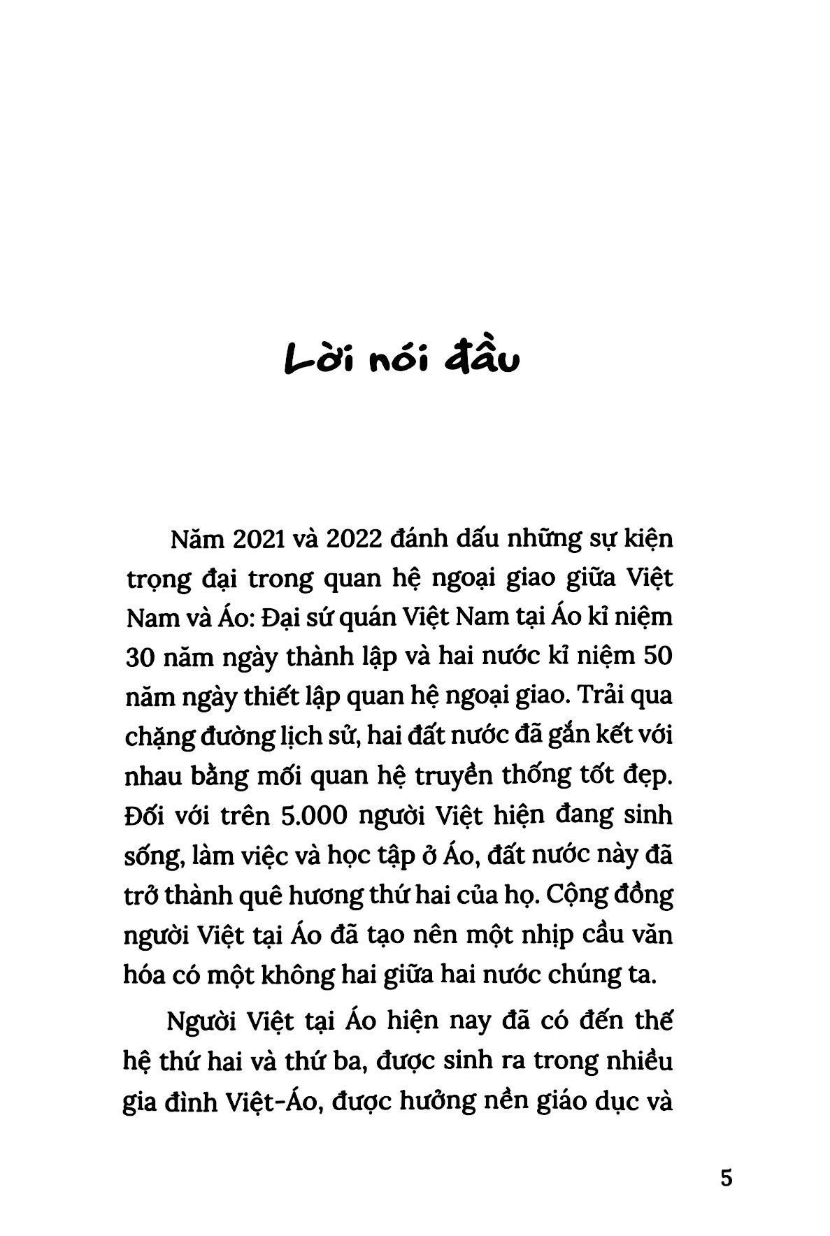 bà ngoại trên cây táo