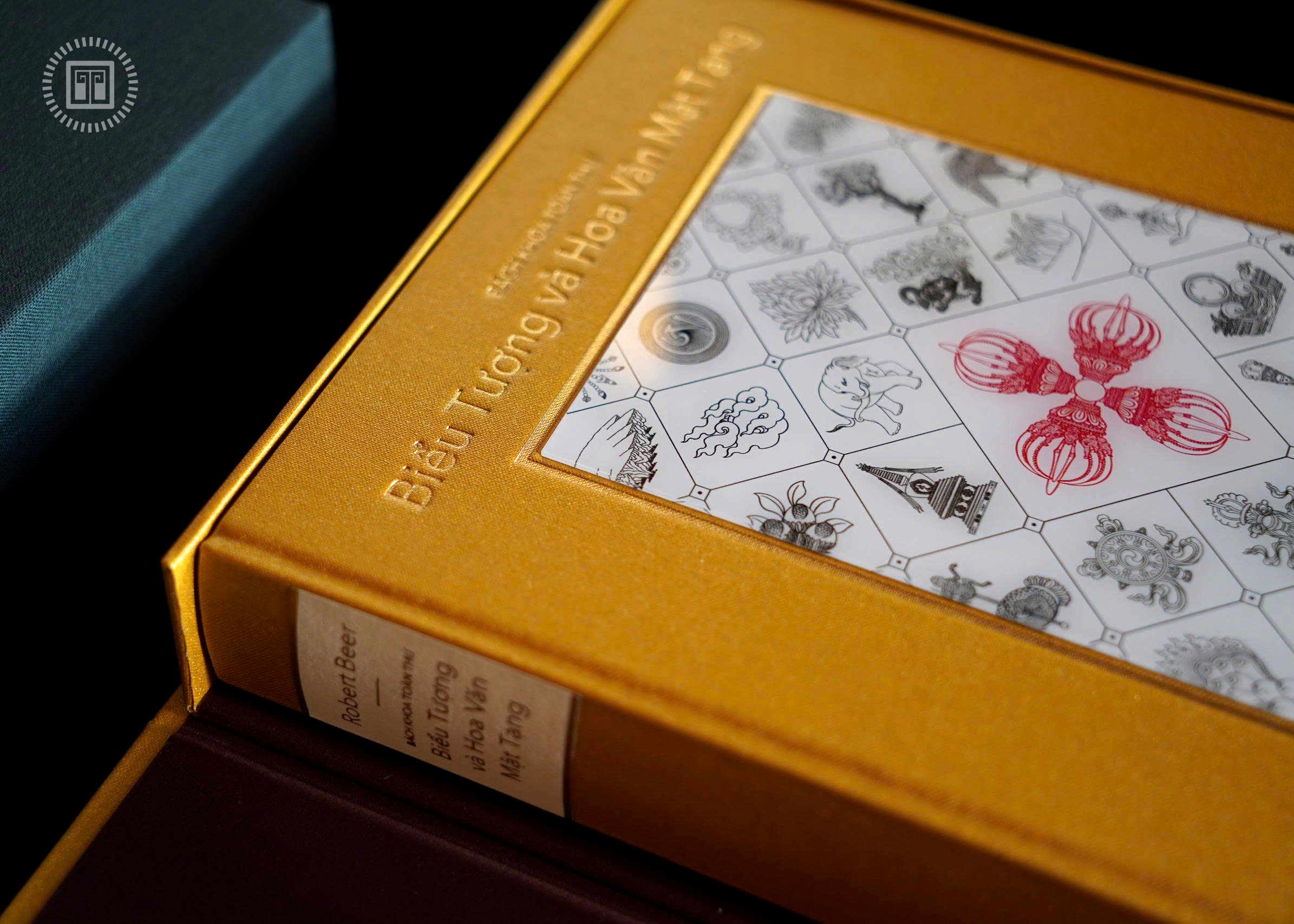 Bach Khoa Toan Thu Bieu Tuong Va Hoa Van Mat Tang - An Ban Gioi Han - Bia Buckram - Ban Co Hop + Chu Ky Tac Gia Va Dich Gia