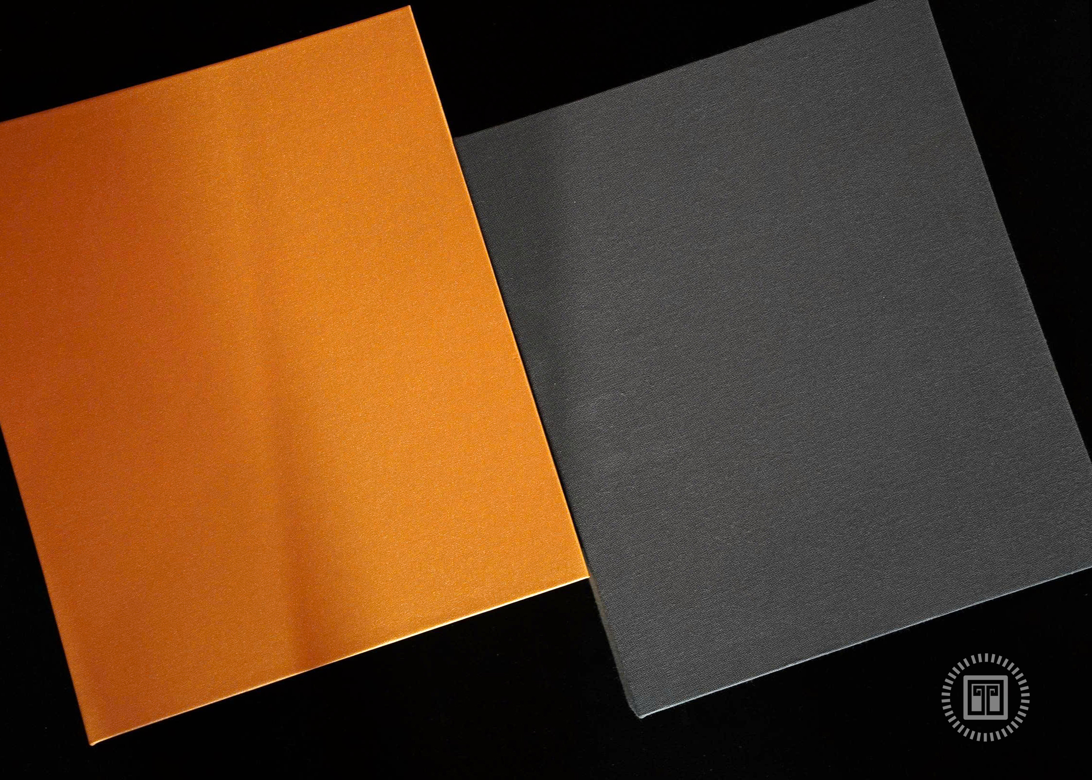 Bach Khoa Toan Thu Bieu Tuong Va Hoa Van Mat Tang - An Ban Gioi Han - Bia Buckram - Ban Co Hop + Chu Ky Tac Gia Va Dich Gia