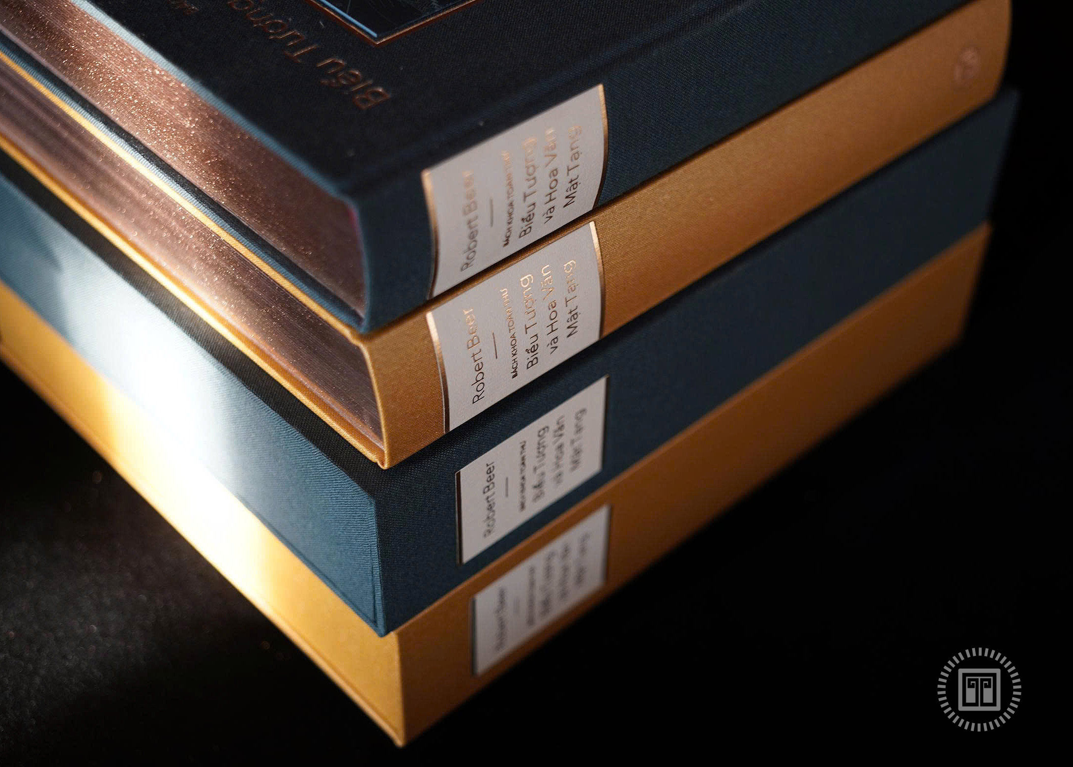 Bach Khoa Toan Thu Bieu Tuong Va Hoa Van Mat Tang - An Ban Gioi Han - Bia Vai