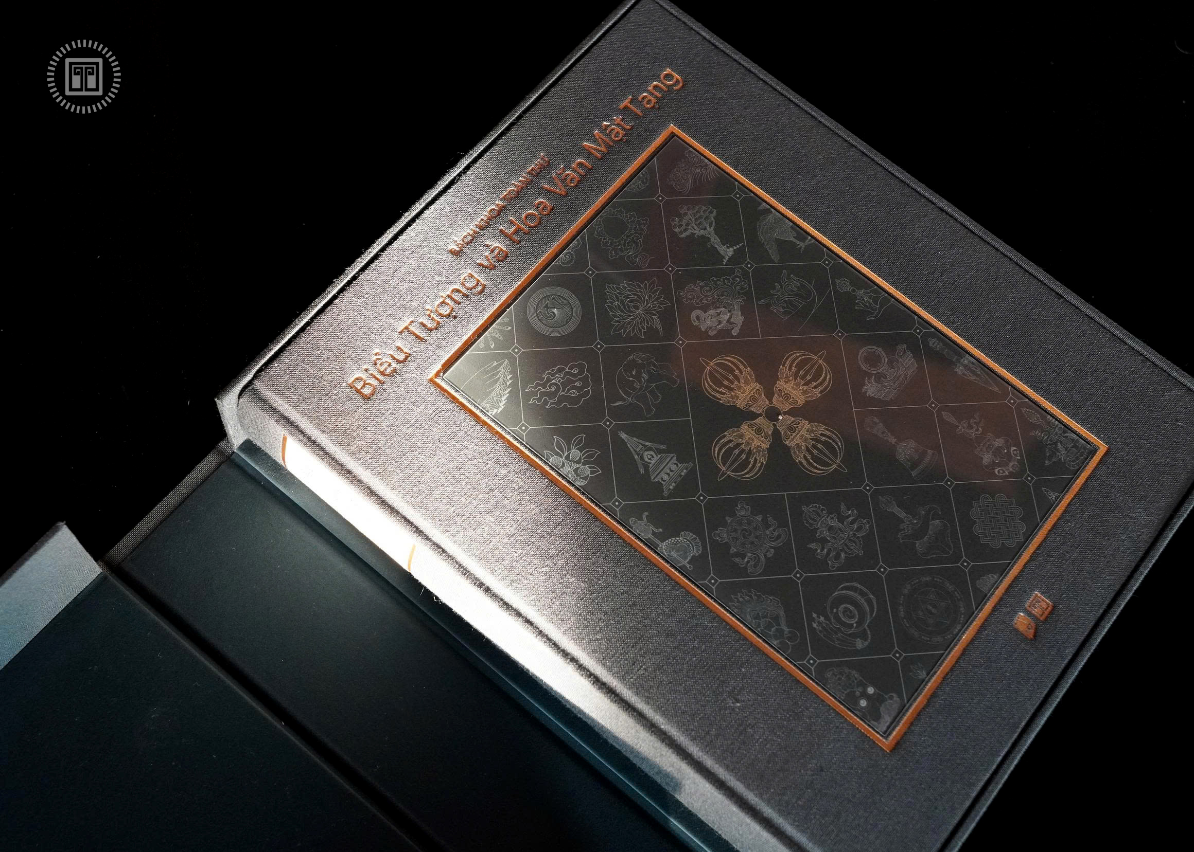 Bach Khoa Toan Thu Bieu Tuong Va Hoa Van Mat Tang - An Ban Gioi Han - Bia Vai - Ban Co Hop