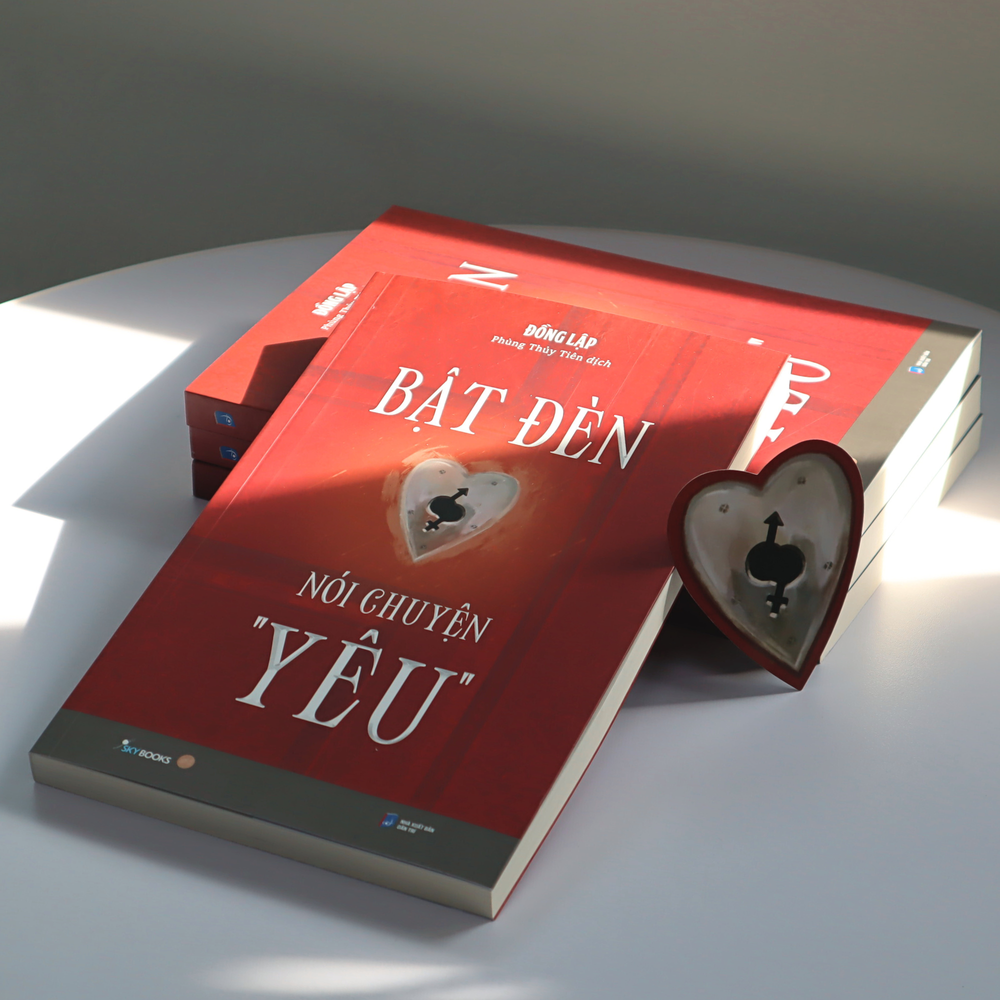 bật đèn nói chuyện “yêu”