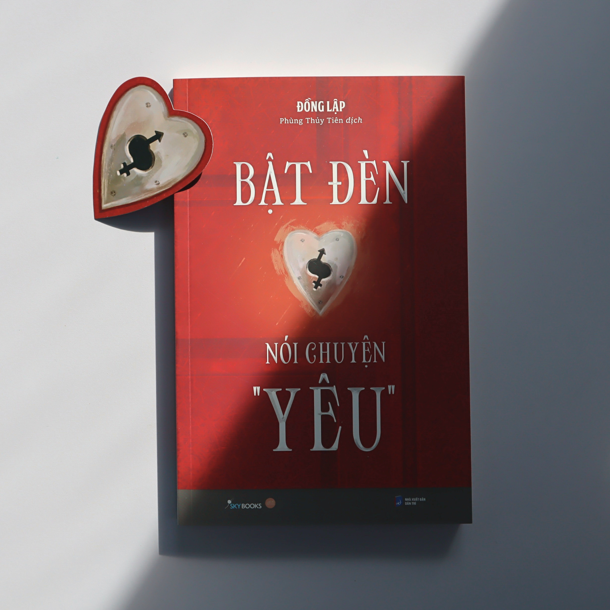 bật đèn nói chuyện “yêu”