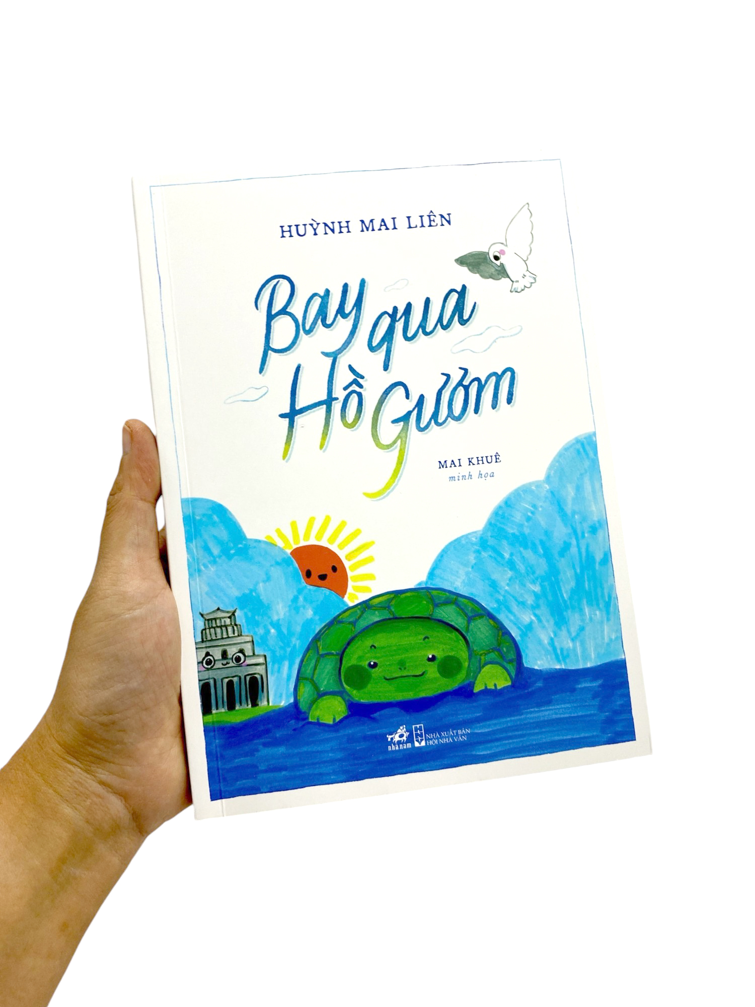 bay qua hồ gươm