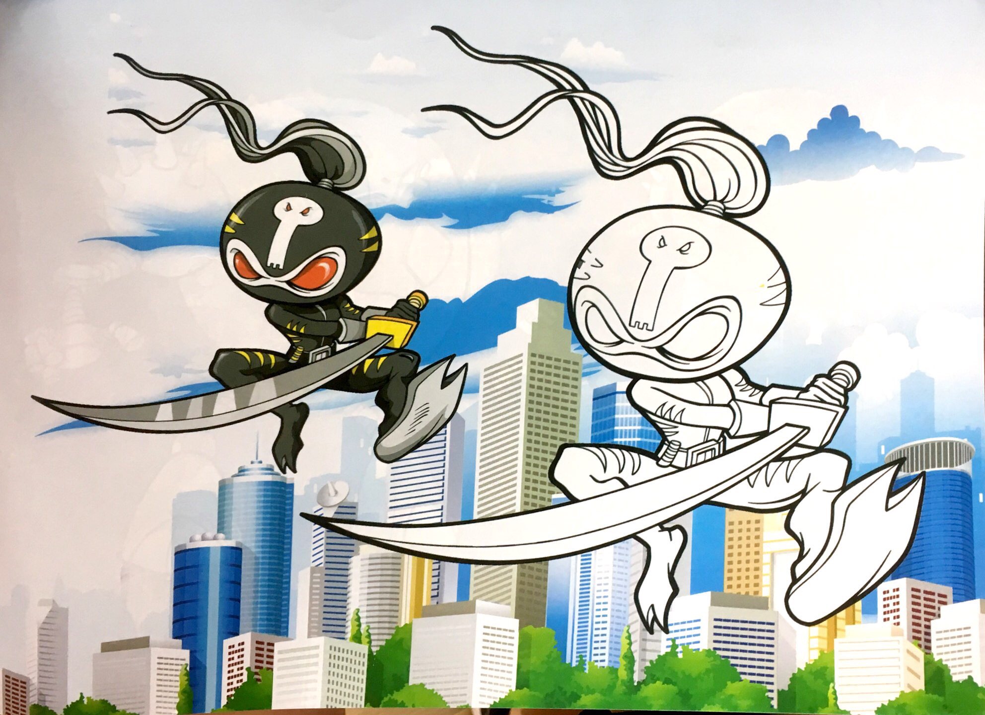 bé chơi với bút màu - rô - bốt