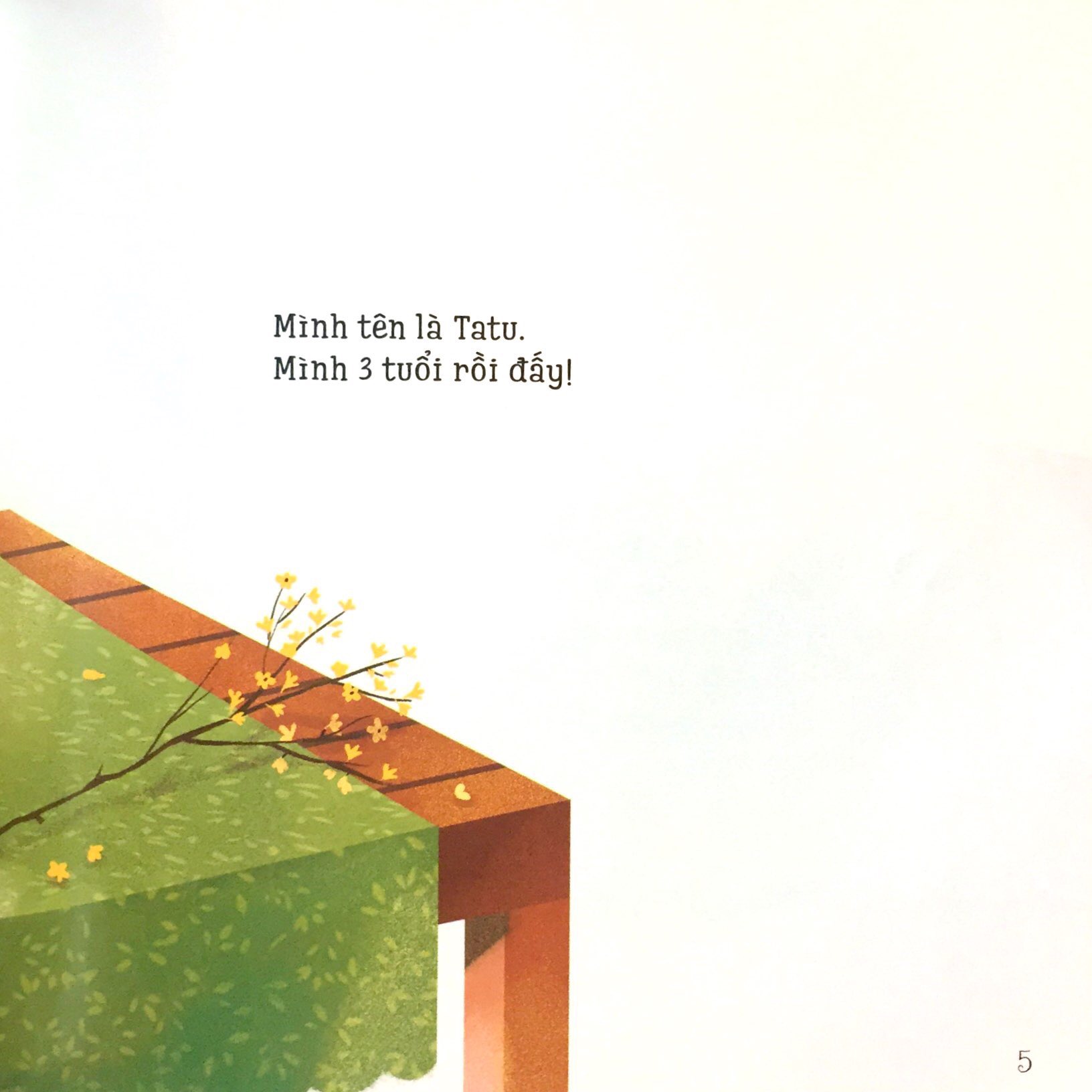 bé con của mẹ ơi! có một con sâu đo bò lên người mình