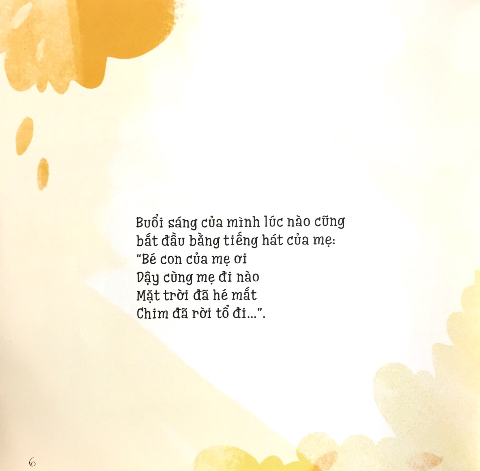 bé con của mẹ ơi! có một con sâu đo bò lên người mình