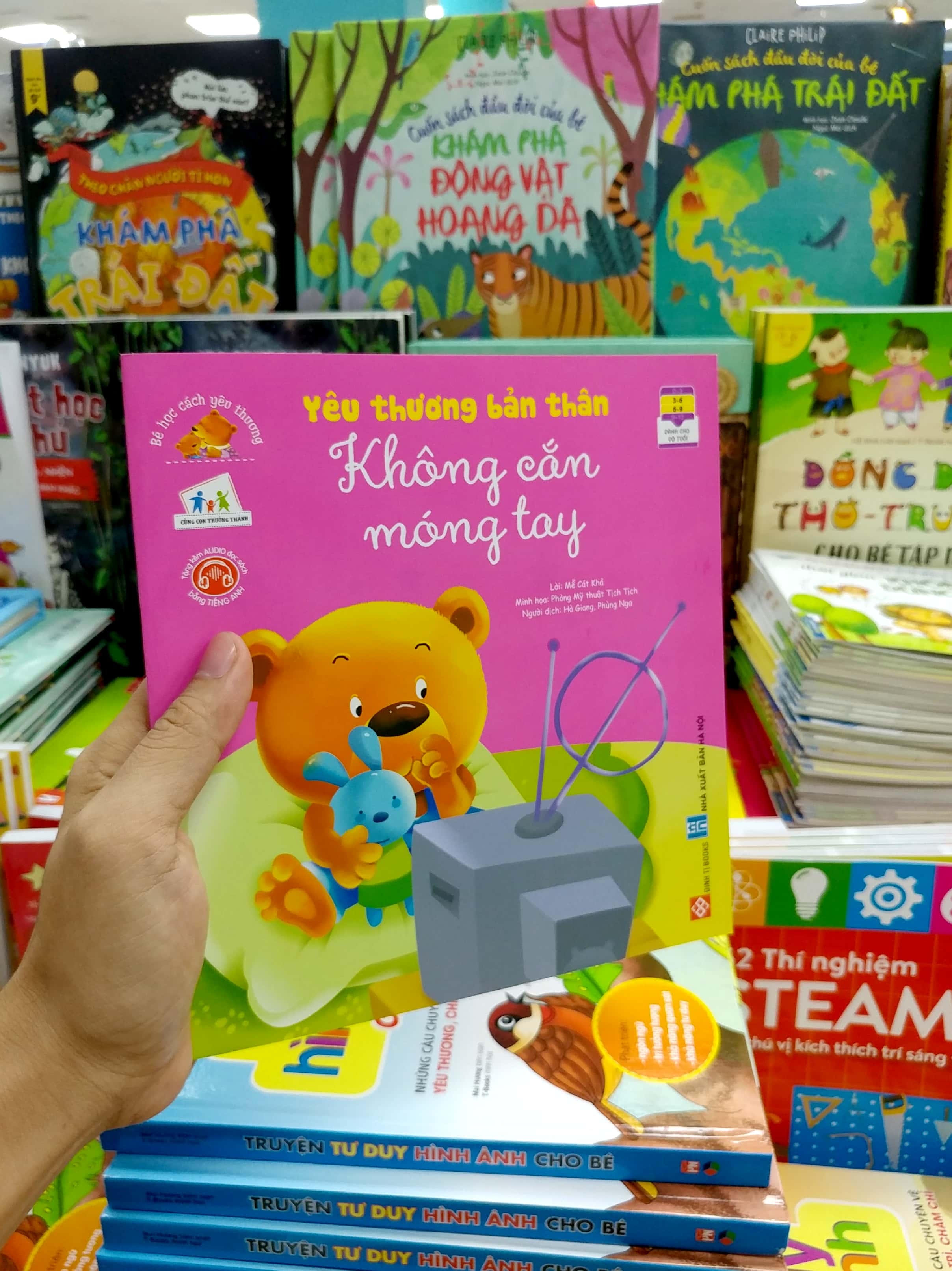 bé học cách yêu thương - yêu thương bản thân - không cắn móng tay