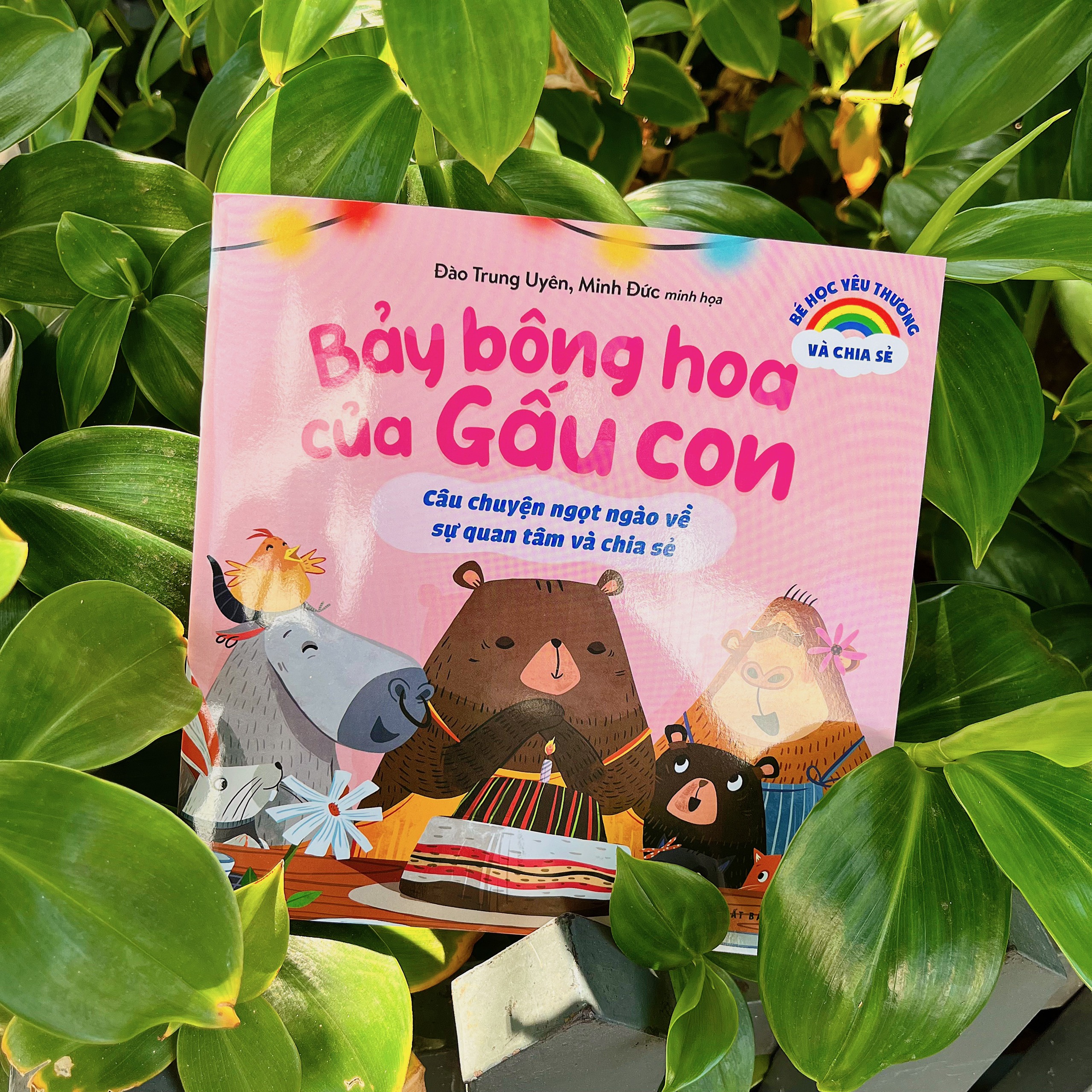 bé học yêu thương và chia sẻ - bảy bông hoa của gấu con - câu chuyện ngọt ngào về sự quan tâm và chia sẻ