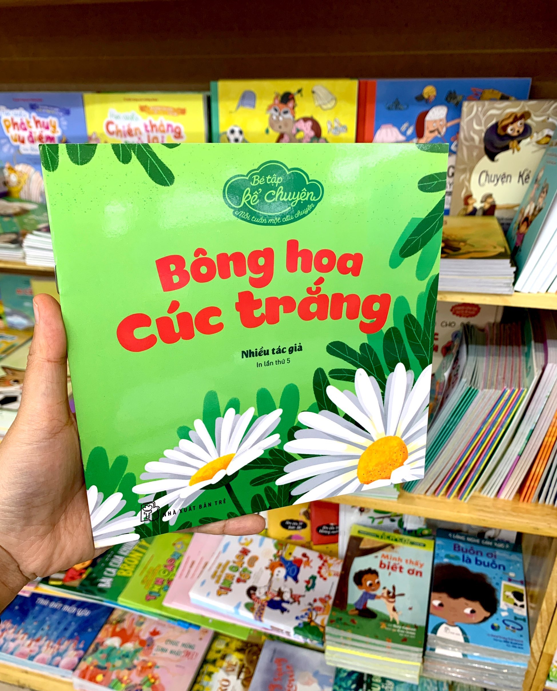 bé tập kể chuyện - bông hoa cúc trắng (2022)