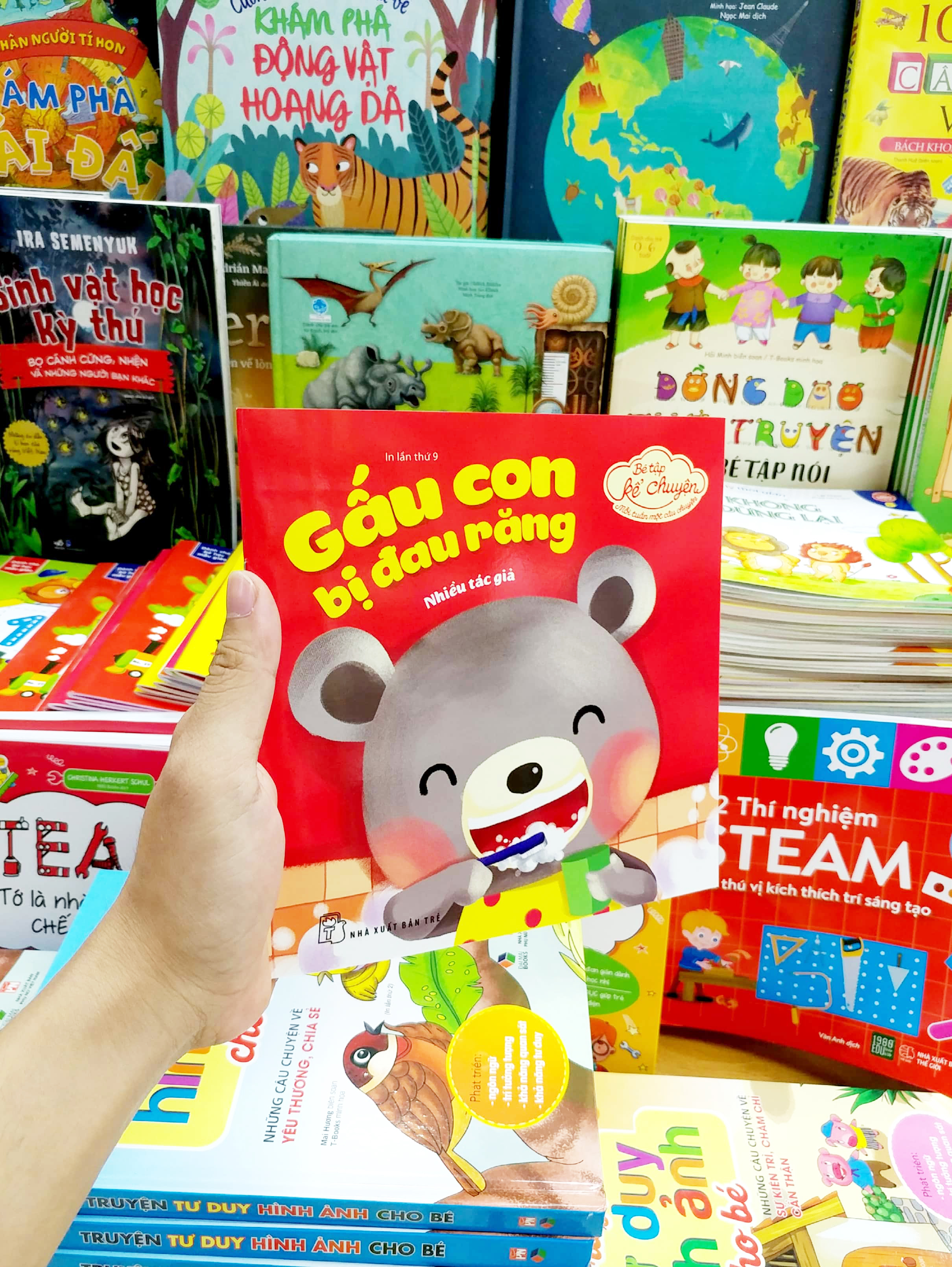 bé tập kể chuyện - gấu con bị đau răng (tái bản 2022)