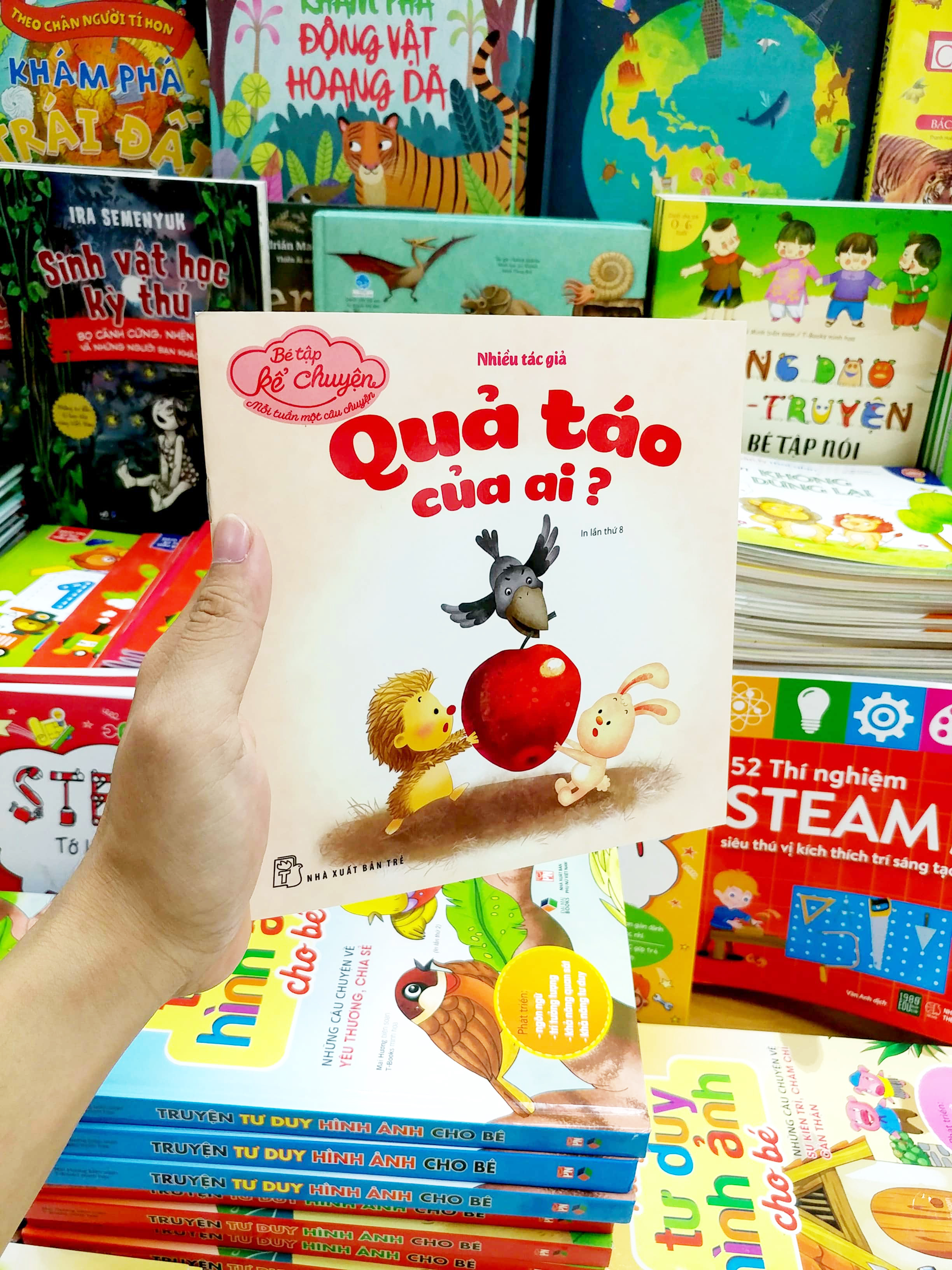 bé tập kể chuyện - quả táo của ai (tái bản 2022)