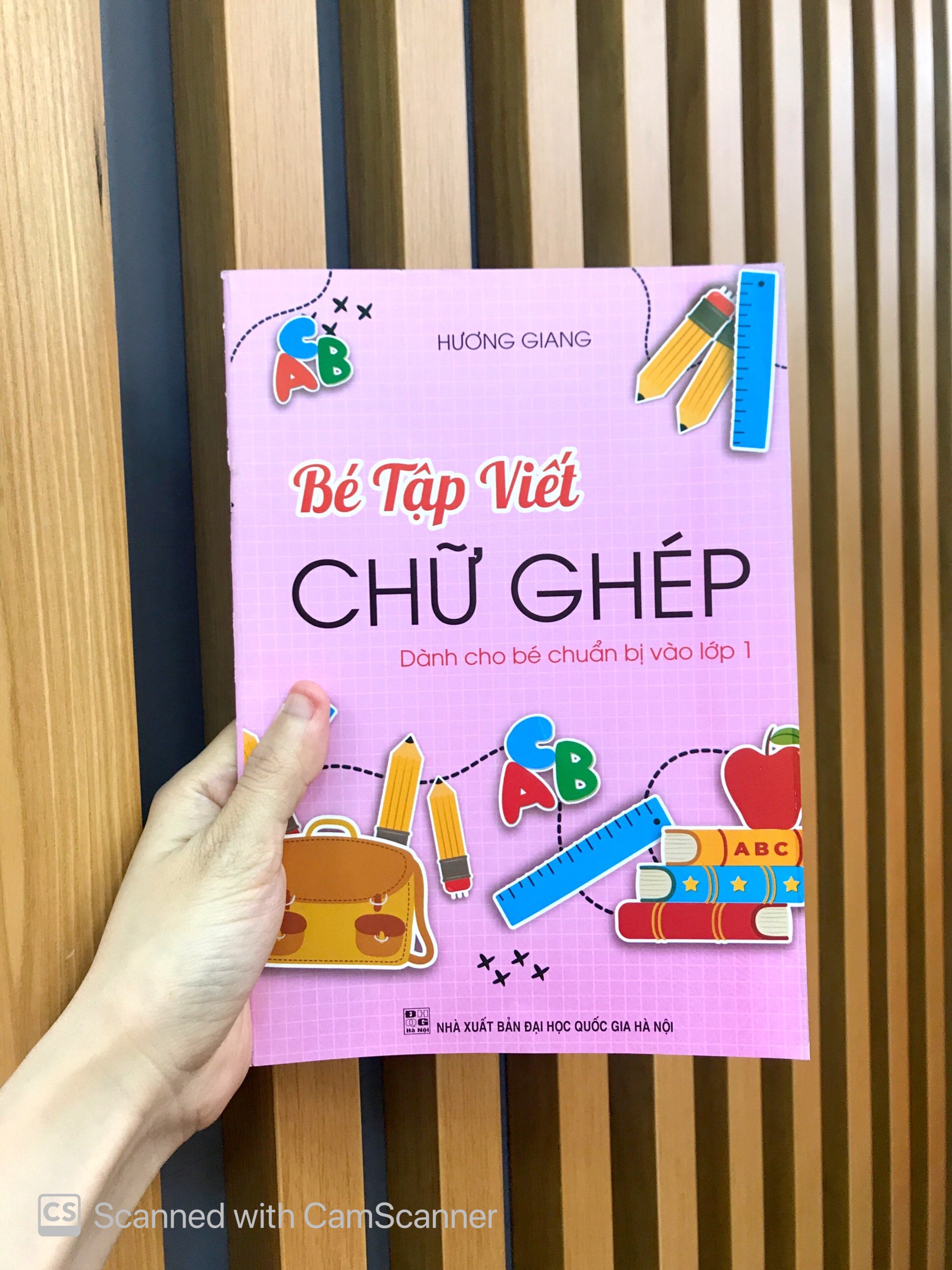 bé tập viết chữ ghép