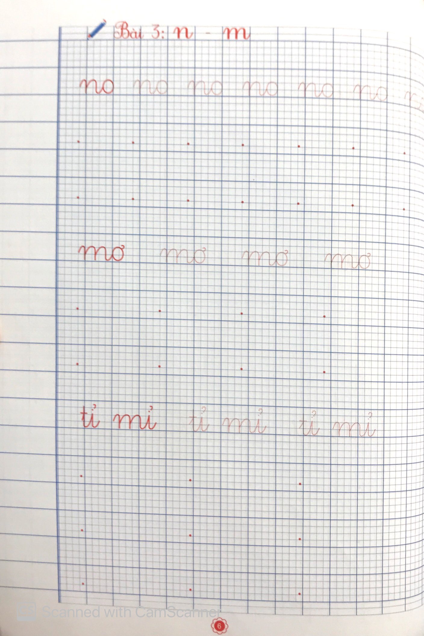 bé tập viết chữ ghép