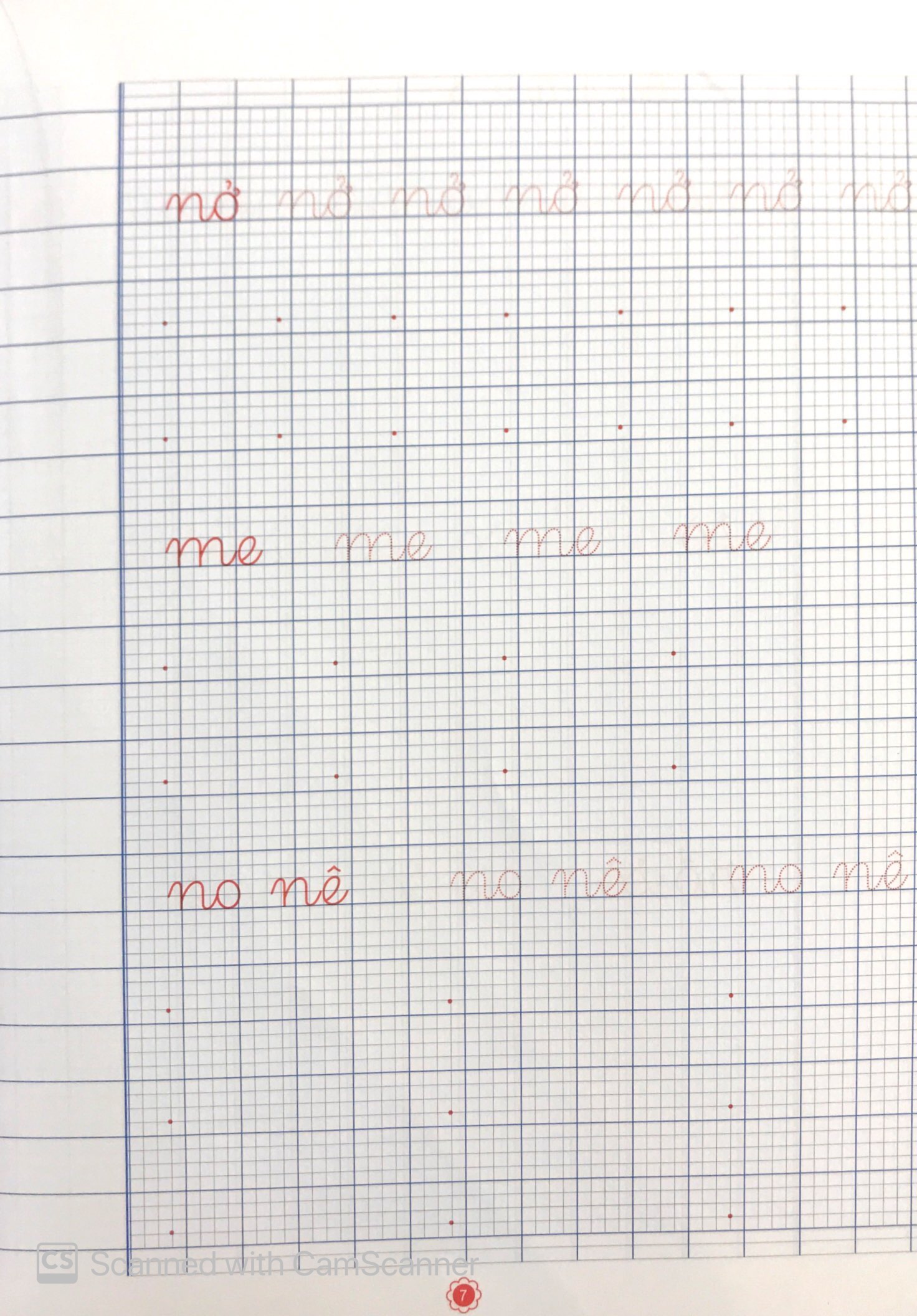 bé tập viết chữ ghép