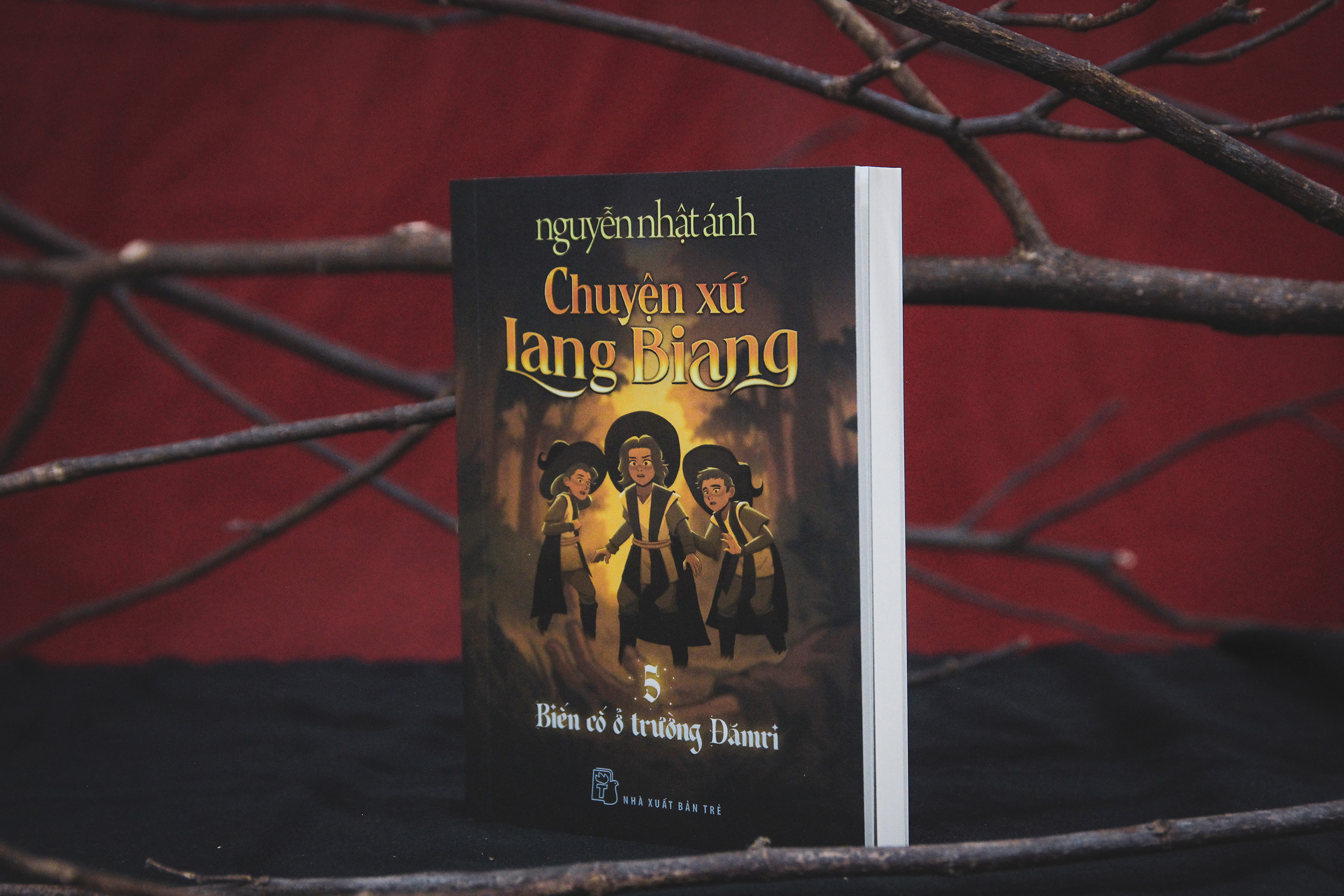 Bộ
						
										
										Bộ Sách Chuyện Xứ Lang Biang - Phần 2 - Biến Cố Ở Trường Đămrii - Khổ Bỏ Túi (Bộ 3 Cuốn)