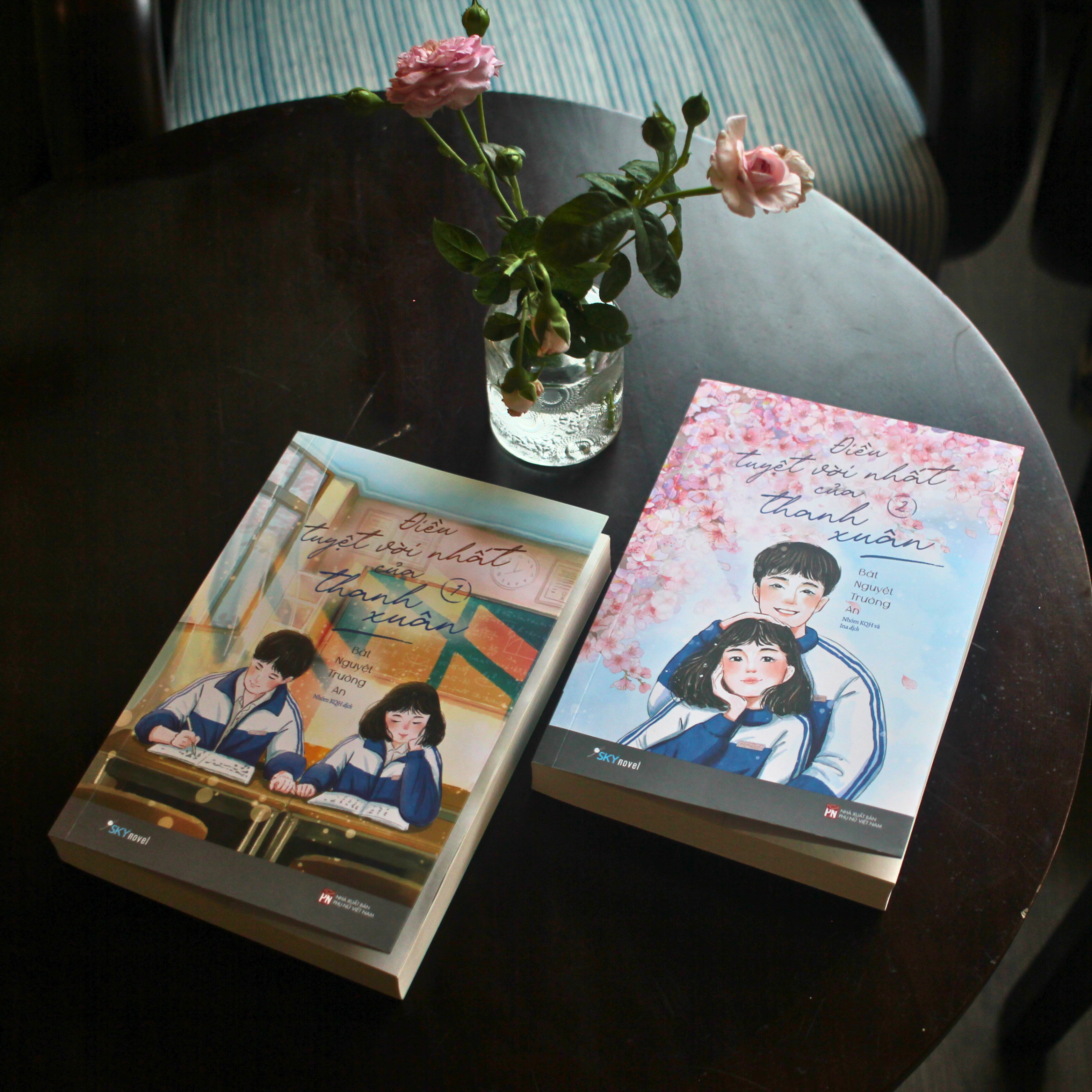 Bo
						
										
										Bo Sach Dieu Tuyet Voi Nhat Cua Thanh Xuan - Tap 1 + Tap 2 (Bo 2 Cuon) - Ban Dac Biet - Tang Kem 2 Bookmark Be Khuon Tron + 2 Postcard Boi Cung Man Nhu