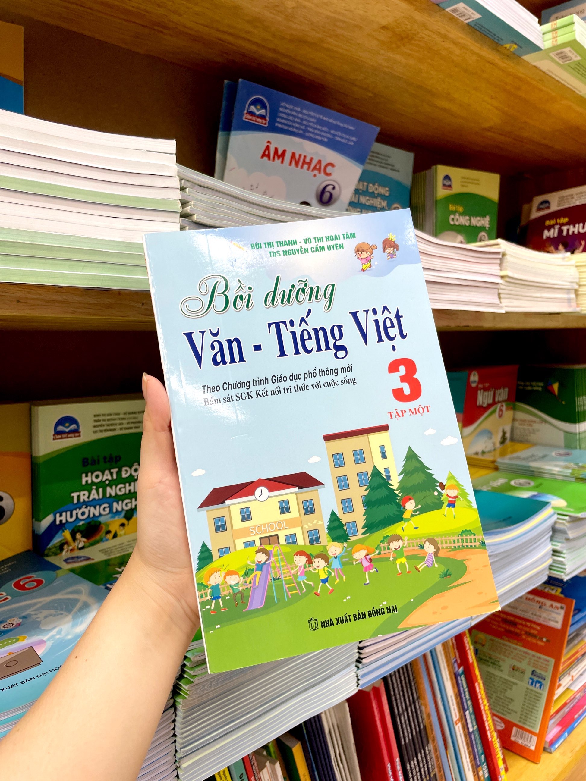 bộ bồi dưỡng văn - tiếng việt 3 - tập 1 (theo chương trình giáo dục phổ thông mới - bám sát sgk kết nối tri thức với cuộc sống)