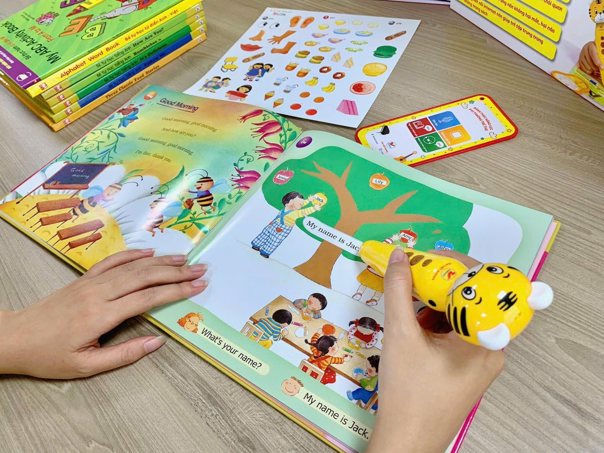 Bộ Bút Chấm Đọc-Học Tiếng Anh - Đánh Thức Năng Lực Phi Thường Từ Trẻ Thơ - Bút Hình Hổ (Dành Cho Trẻ Từ 0 Đến 10 Tuổi) - Tặng Kèm Sách Playtime In English - Level 3 - Happy Snowman - Người Tuyết Hạnh Phúc