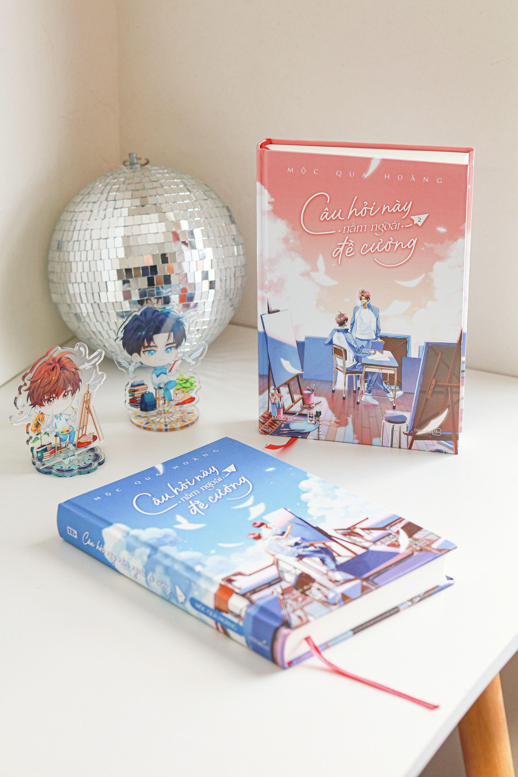 Bộ
						
										
										Câu Hỏi Này Nằm Ngoài Đề Cương - Tập 2 - Bản Đặc Biệt - Bìa Cứng - Tặng Kèm Bookmark Ivory + Postcard 2 Mặt Bồi Cứng + Standee Chibi Acrylic