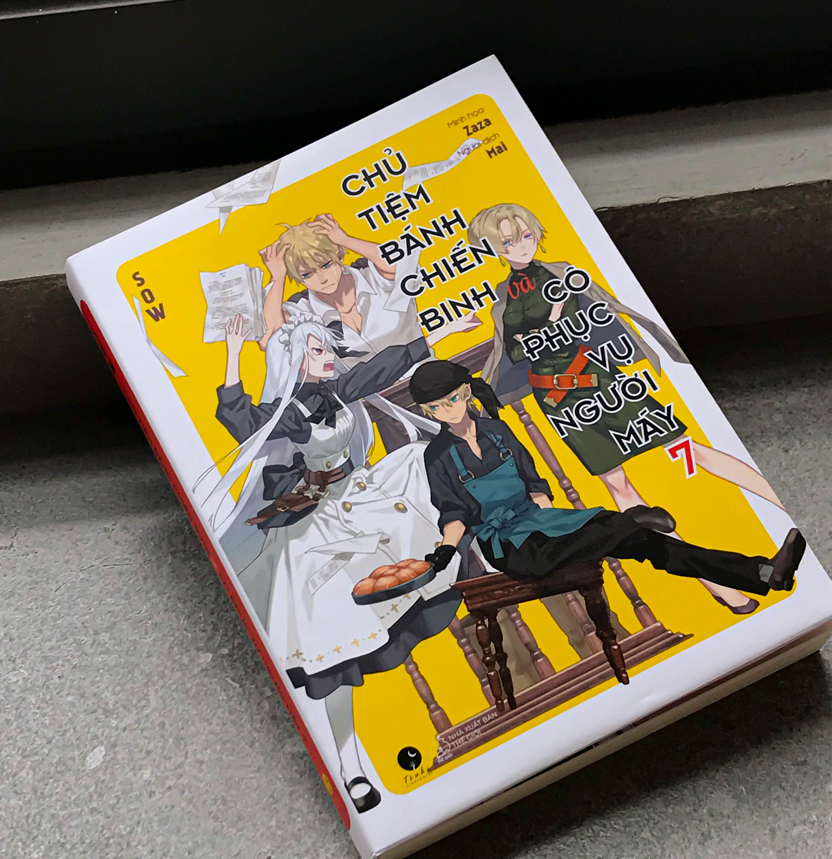 bộ chủ tiệm bánh chiến binh và cô phục vụ người máy - tập 7 - tặng kèm bookmark