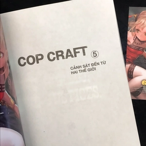 bộ cop craft - cảnh sát đến từ hai thế giới - tập 5 - bản đặc biệt - tặng kèm bookmark + postcard nhũ + mini poster holo