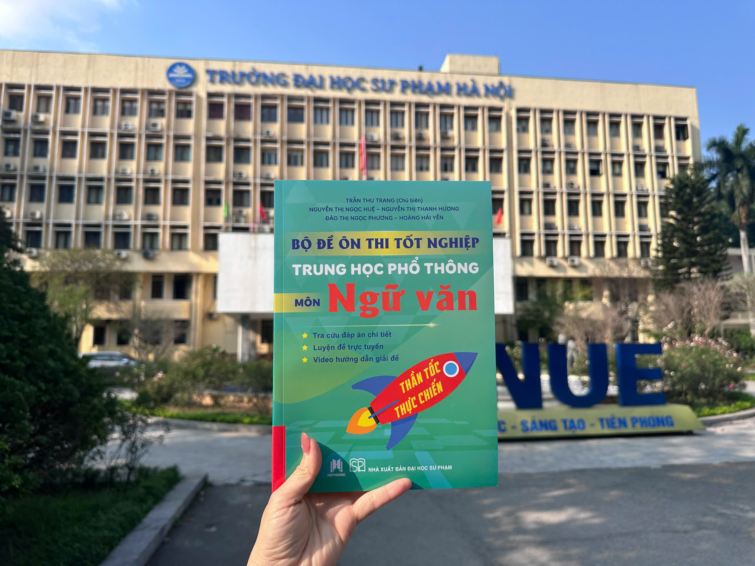 Bộ Đề Ôn Thi Tốt Nghiệp Trung Học Phổ Thông - Môn Ngữ Văn