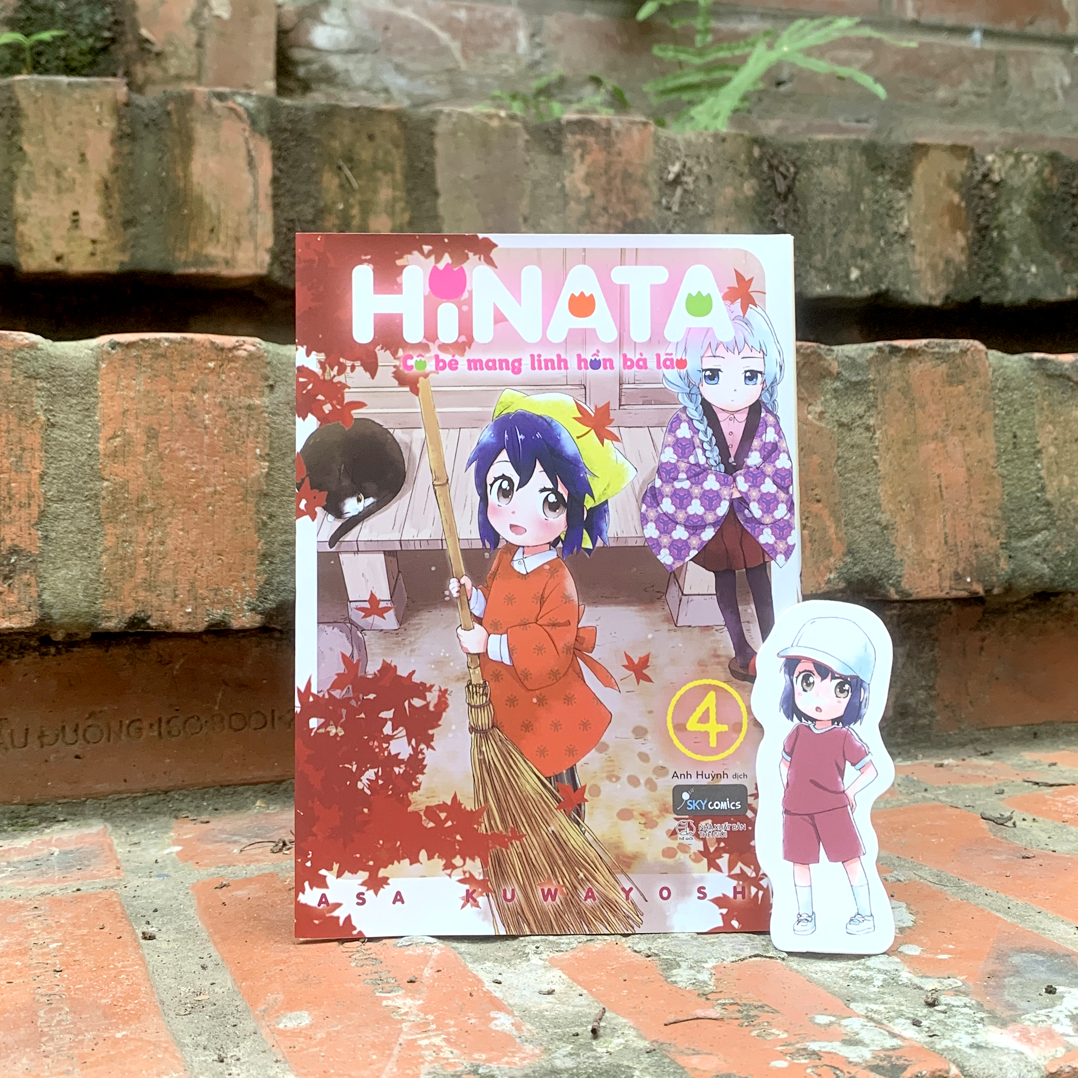 bộ hinata cô bé mang linh hồn bà lão - tập 4 - tặng kèm bookmark bế hình nhân vật
