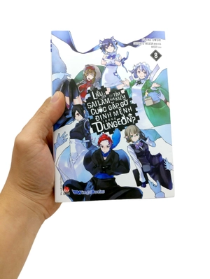 bộ liệu có sai lầm khi tìm kiếm cuộc gặp gỡ định mệnh trong dungeon - tập 8 - bản giới hạn - tặng kèm bookmark + bìa áo