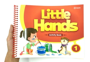 bộ little hands activity book 1