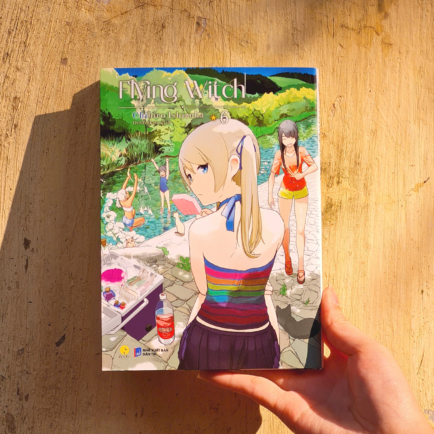 Bo Manga - Flying Witch - Tap 6 + Tap 7 (Bo 2 Tap) - Ban Dac Biet - Tang Kem Postcard Boi Cung