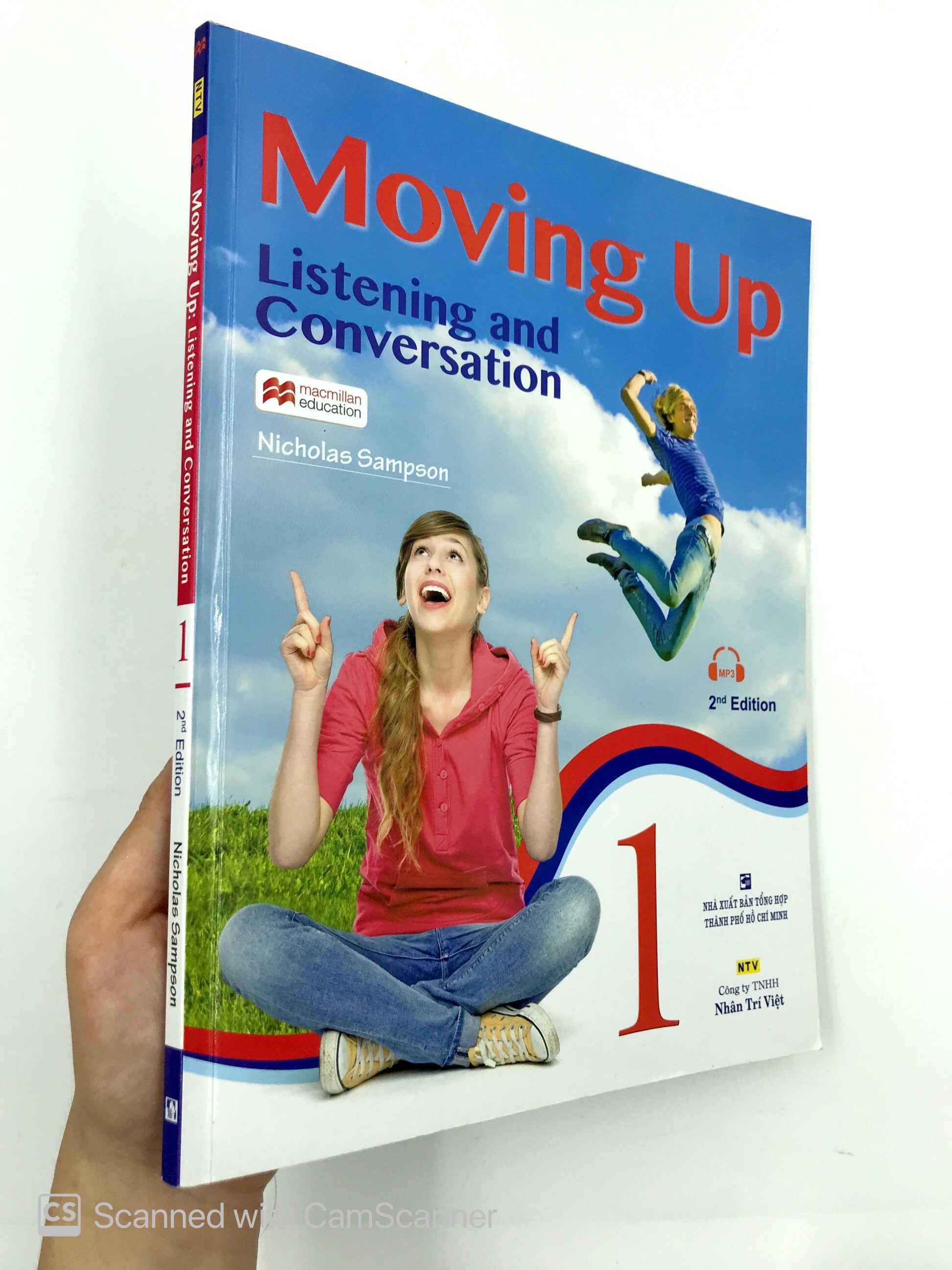 bộ moving up - listening and conversation 1 (kèm cd)