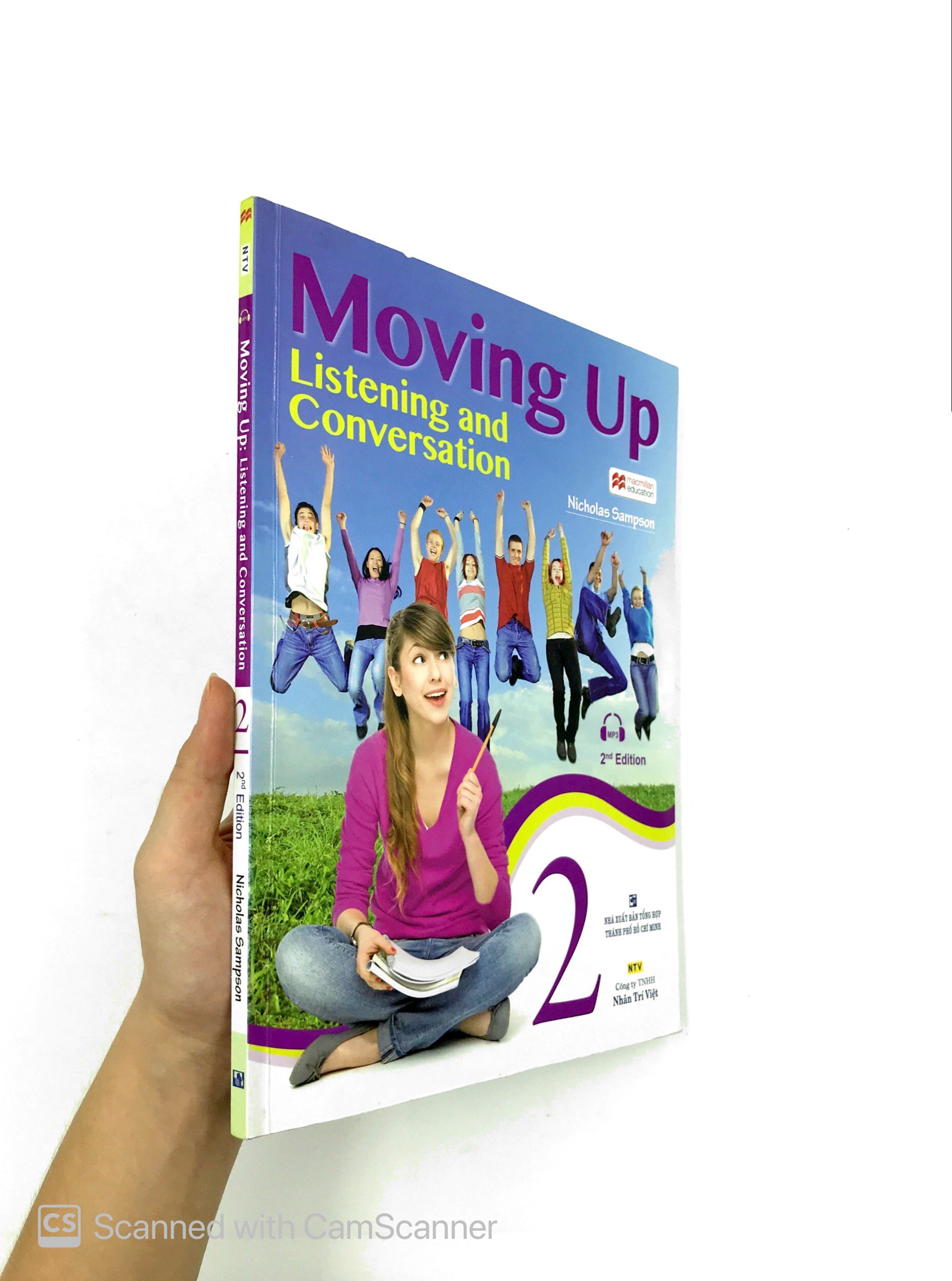 bộ moving up - listening and conversation 2 (kèm cd)