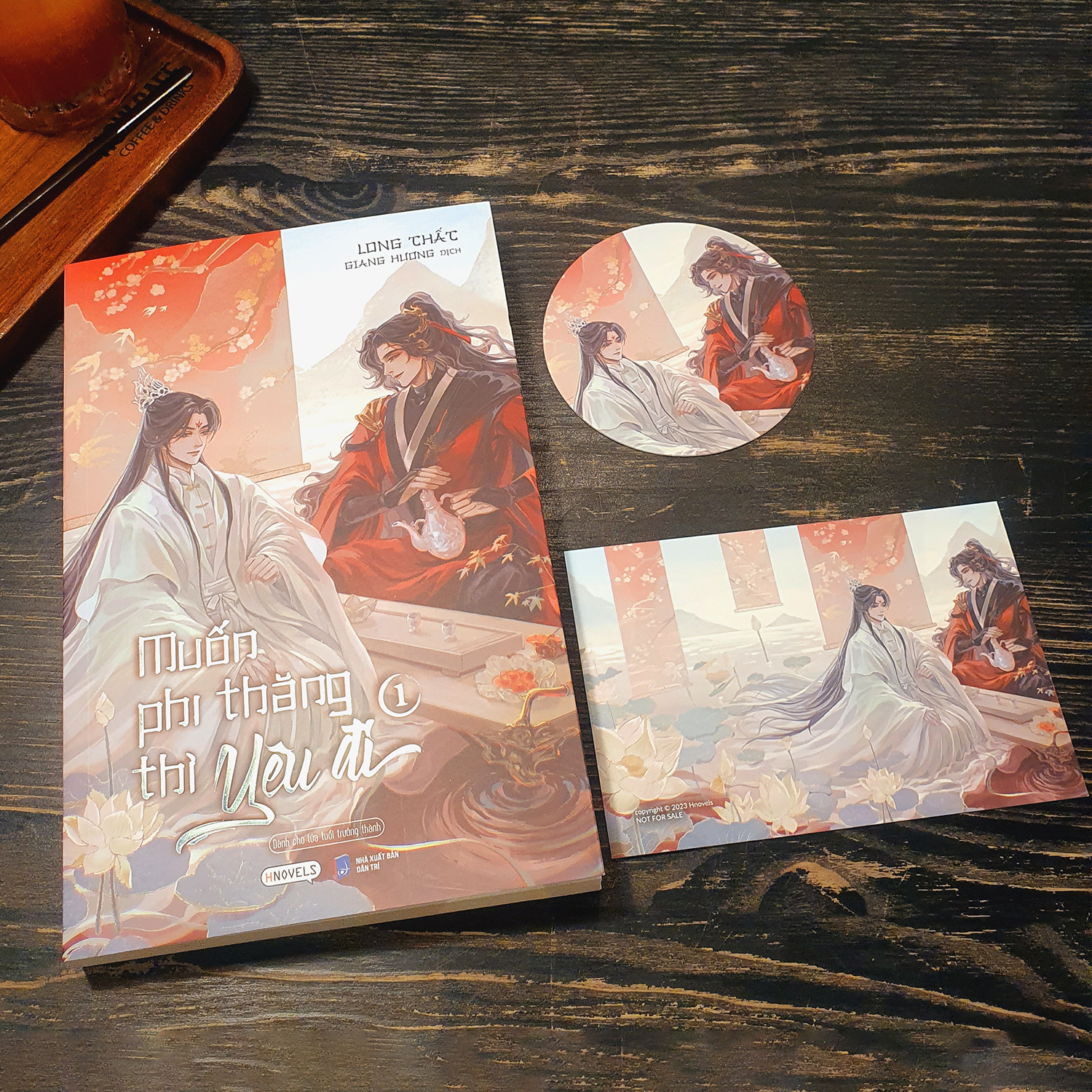 Bo
						
										
										Muon Phi Thang Thi Yeu Di - Tap 1 - Tang Kem Bookmark + Postcard