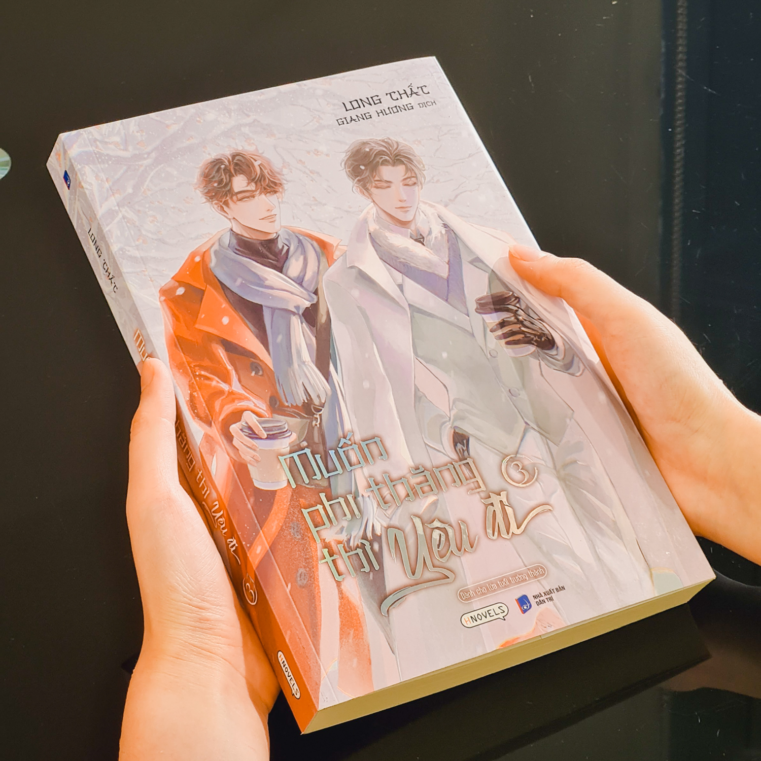 Bo
						
										
										Muon Phi Thang Thi Yeu Di - Tap 3 - Tang Kem Bookmark Tron + Postcard Boi Cung