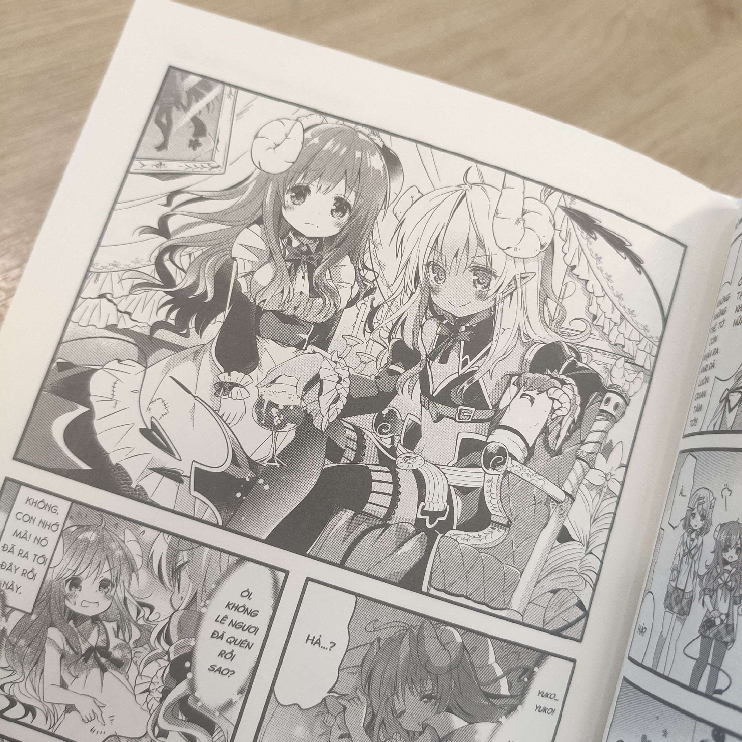 bộ nàng quỷ nơi góc phố - tập 1 - tặng kèm postcard