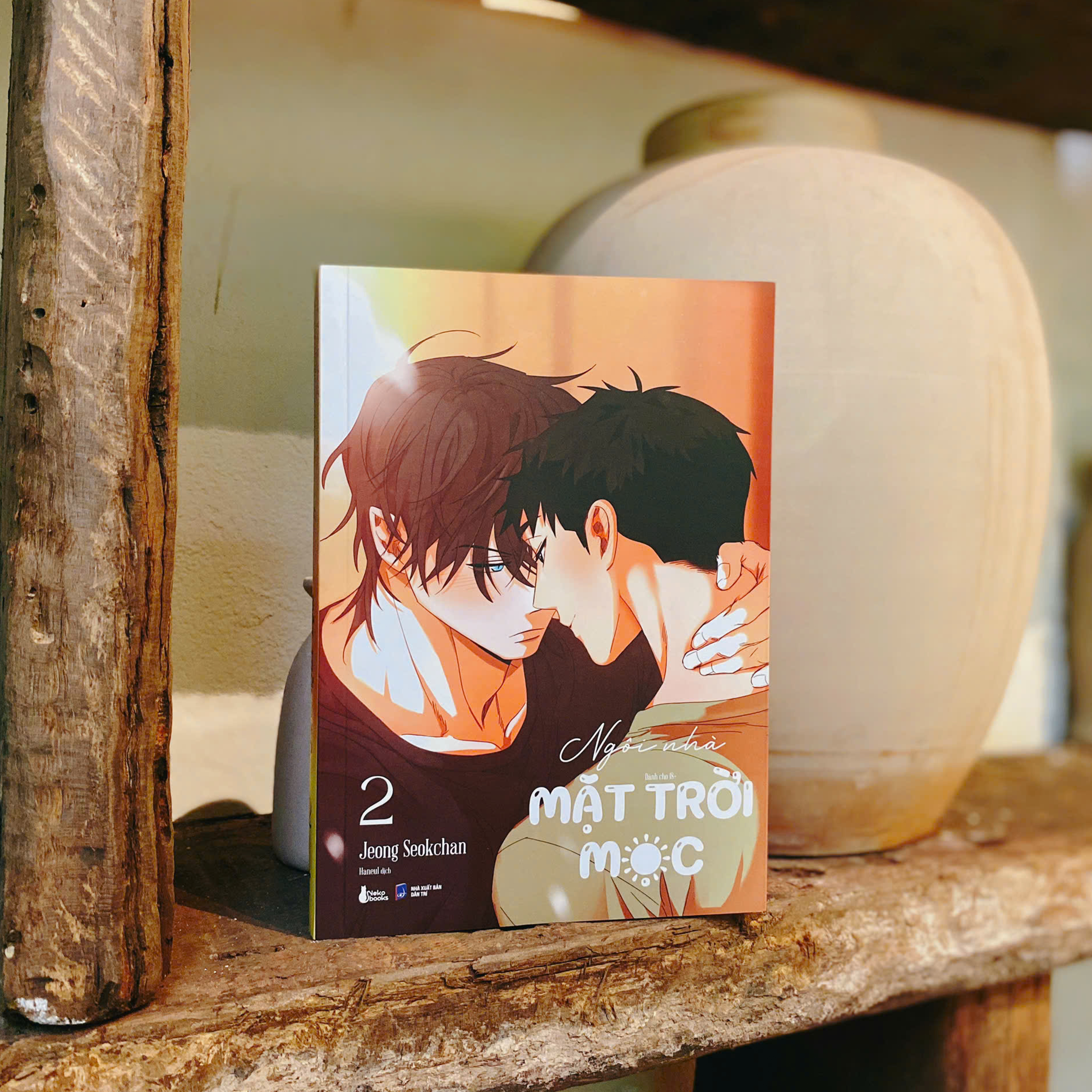 Bộ
						
										
										Ngôi Nhà Mặt Trời Mọc - Tập 2 - Bản Đặc Biệt - Tặng Kèm Tấm Sticker “Nhà Chúng Mình” + Standee “Công Chúa Hai Cọng Tóc” + Pop Socket “Công Chúa Hai Cọng Tóc” + Card PVC “Chuyện Đôi Ta”