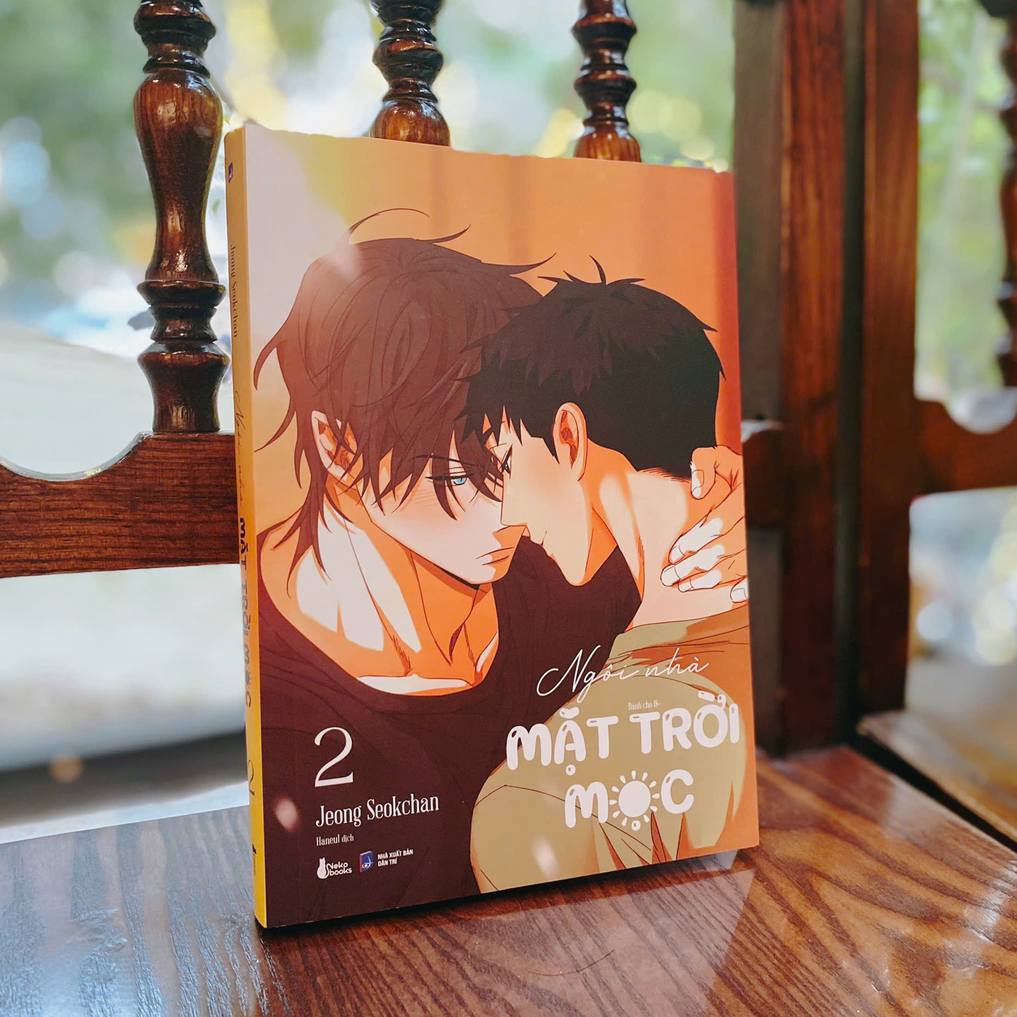 Bộ
						
										
										Ngôi Nhà Mặt Trời Mọc - Tập 2 - Bản Đặc Biệt - Tặng Kèm Tấm Sticker “Nhà Chúng Mình” + Standee “Công Chúa Hai Cọng Tóc” + Pop Socket “Công Chúa Hai Cọng Tóc” + Card PVC “Chuyện Đôi Ta”