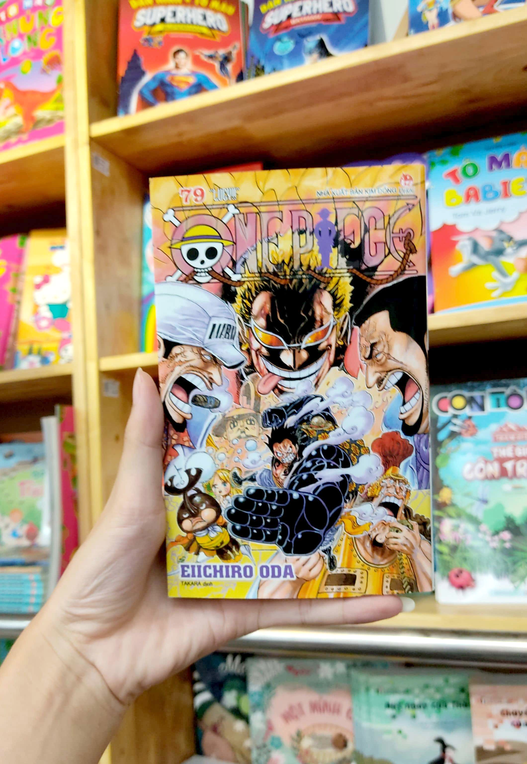 Bo
						
										
										One Piece - Tap 79 - Lucy!! - Ban Bia Ao (Tai Ban 2022)
