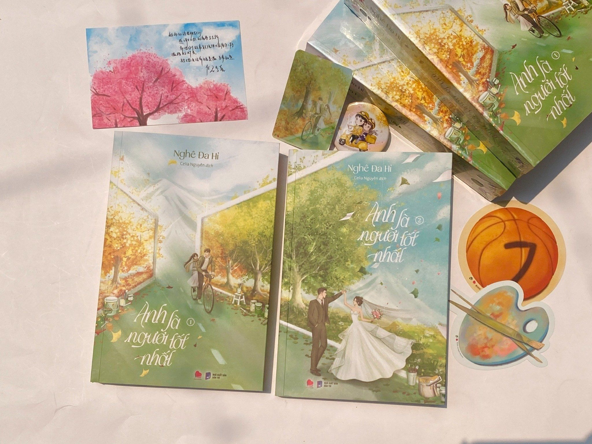 Bo Sach Anh La Nguoi Tot Nhat - Tap 1 + Tap 2 (Bo 2 Tap) - Ban Dac Biet - Tang Kem Bookmark Pallet Pha Mau + Bookmark Bong Ro + Postcard + Huy Hieu Chibi