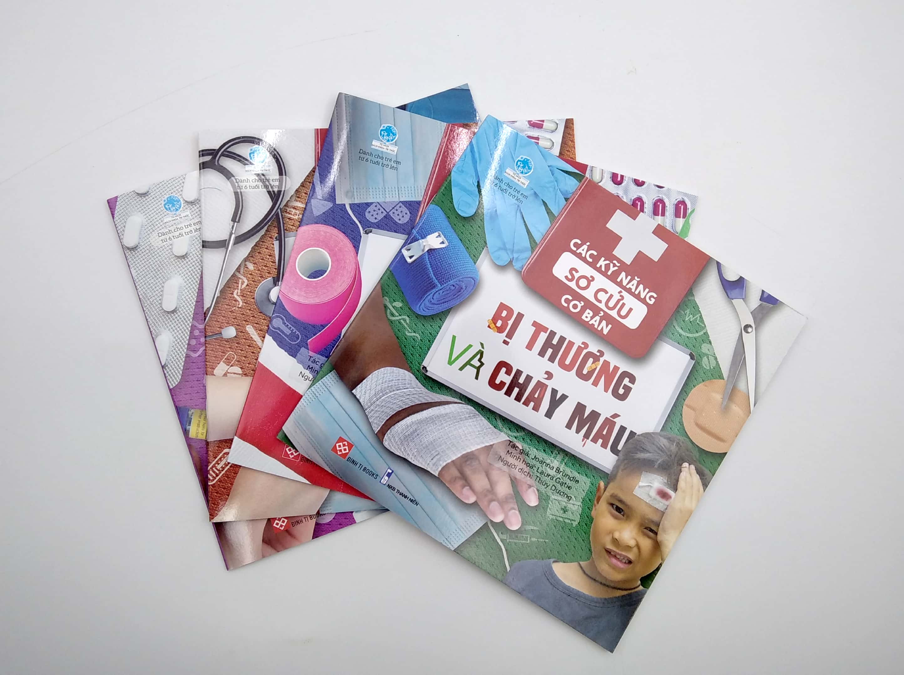 bộ sách các kỹ năng sơ cứu cơ bản (bộ 4 cuốn)
