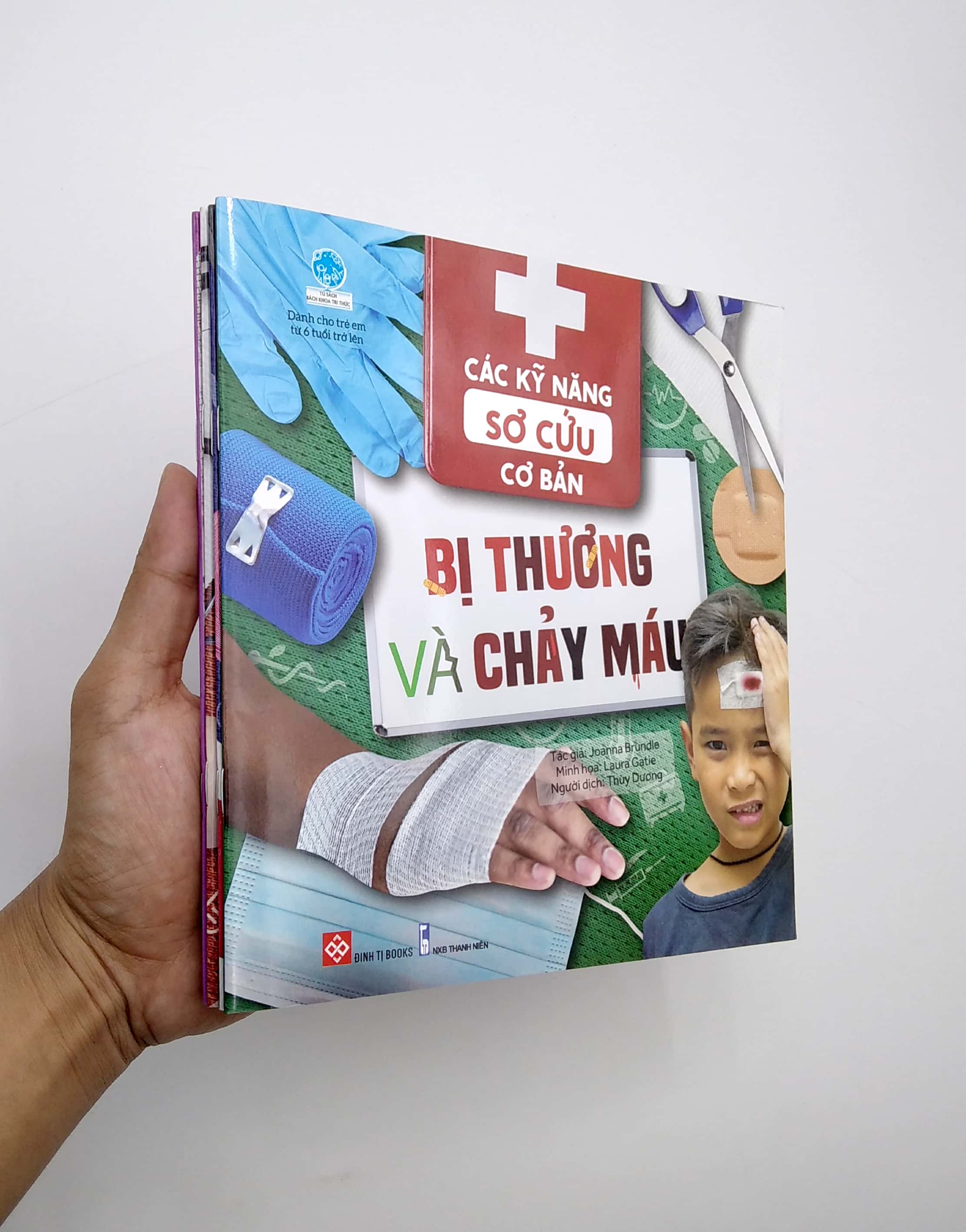 bộ sách các kỹ năng sơ cứu cơ bản (bộ 4 cuốn)