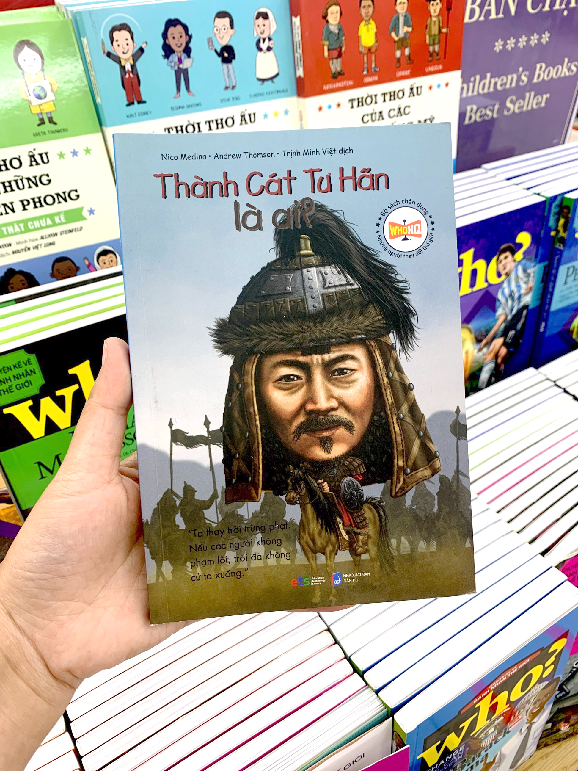 bộ sách chân dung - thành cát tư hãn là ai (tái bản 2022)